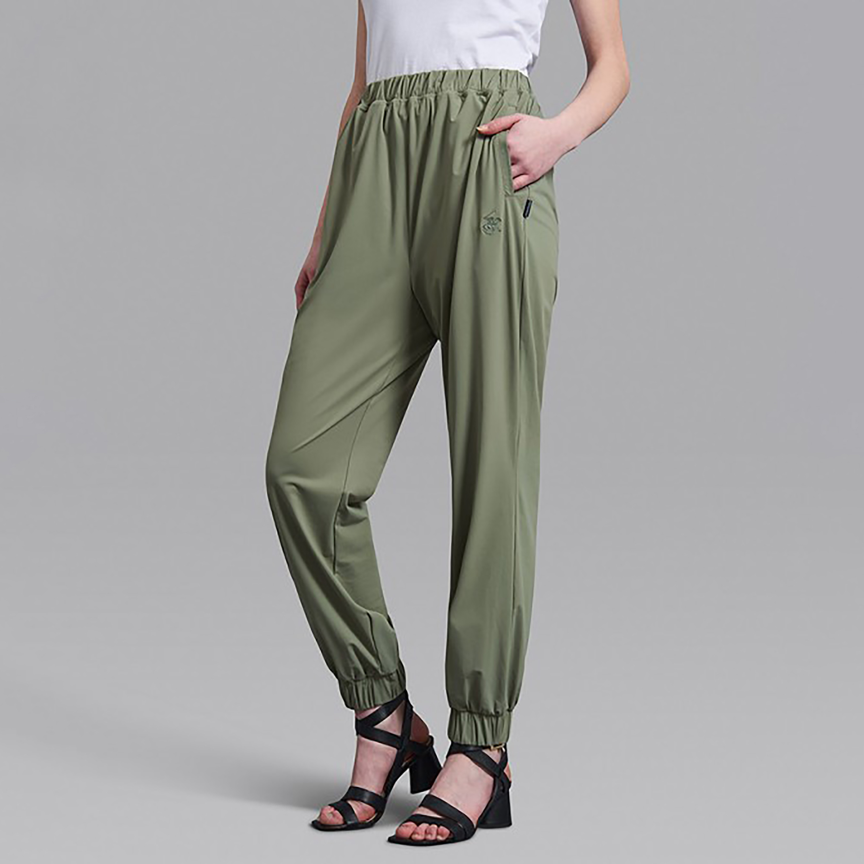 بنطال رياضي للنساء باللون الأزرق الداكن وتفاصيل جيوب من بيفرلي هيلز بولو كلوب-women-clothing-bottoms-joggers-image-7