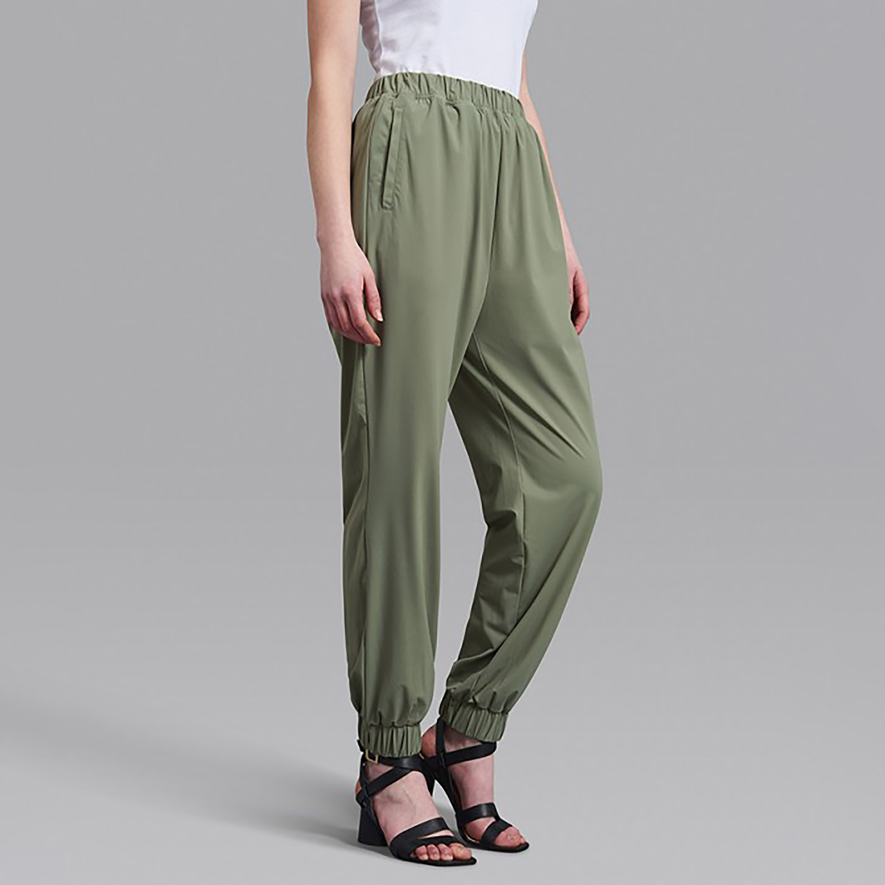بنطال رياضي للنساء باللون الأزرق الداكن وتفاصيل جيوب من بيفرلي هيلز بولو كلوب-women-clothing-bottoms-joggers-image-8