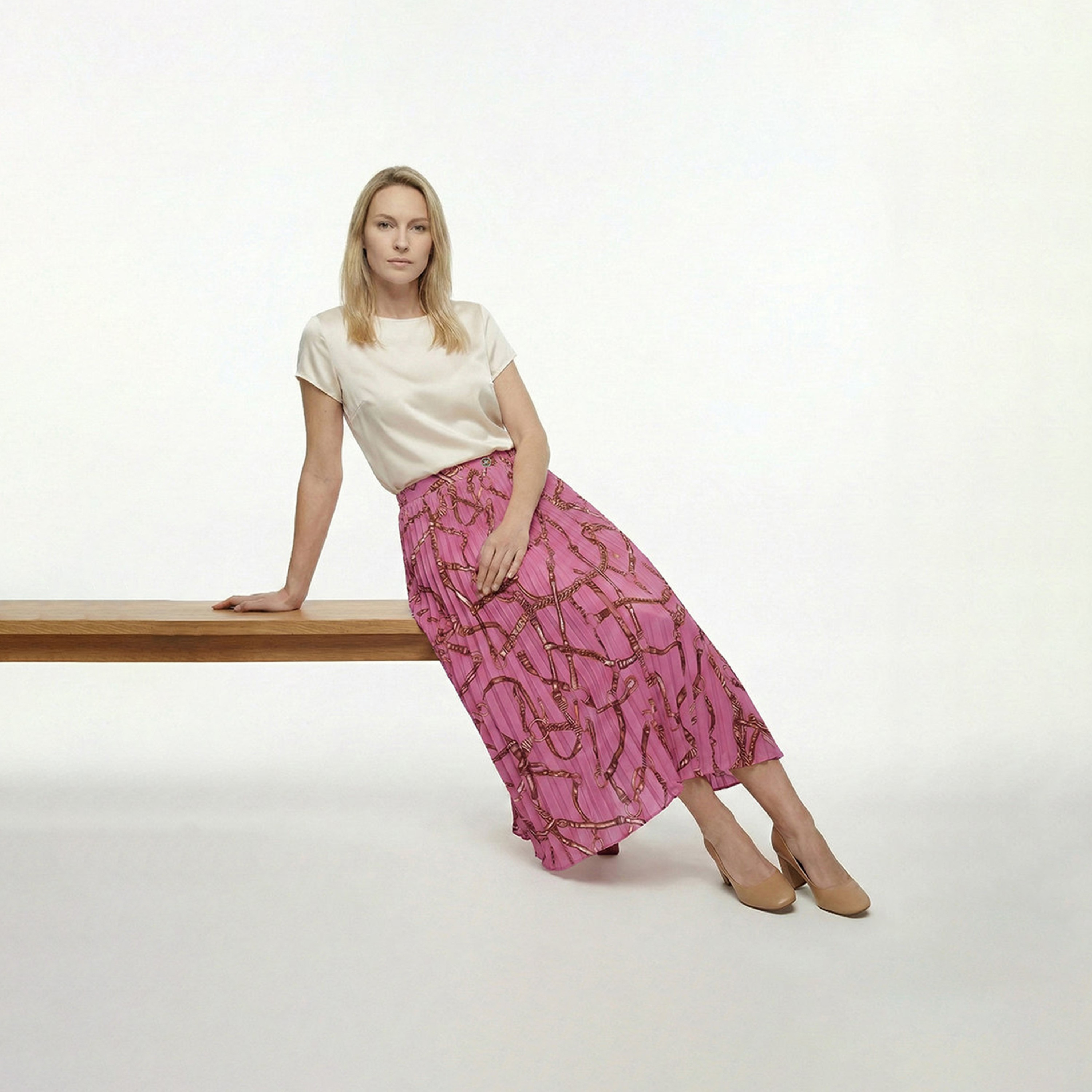 تنورة ميدي نسائية بكسرات وطبعة من بيفرلي هيلز بولو كلوب-women-clothing-skirts-image-2