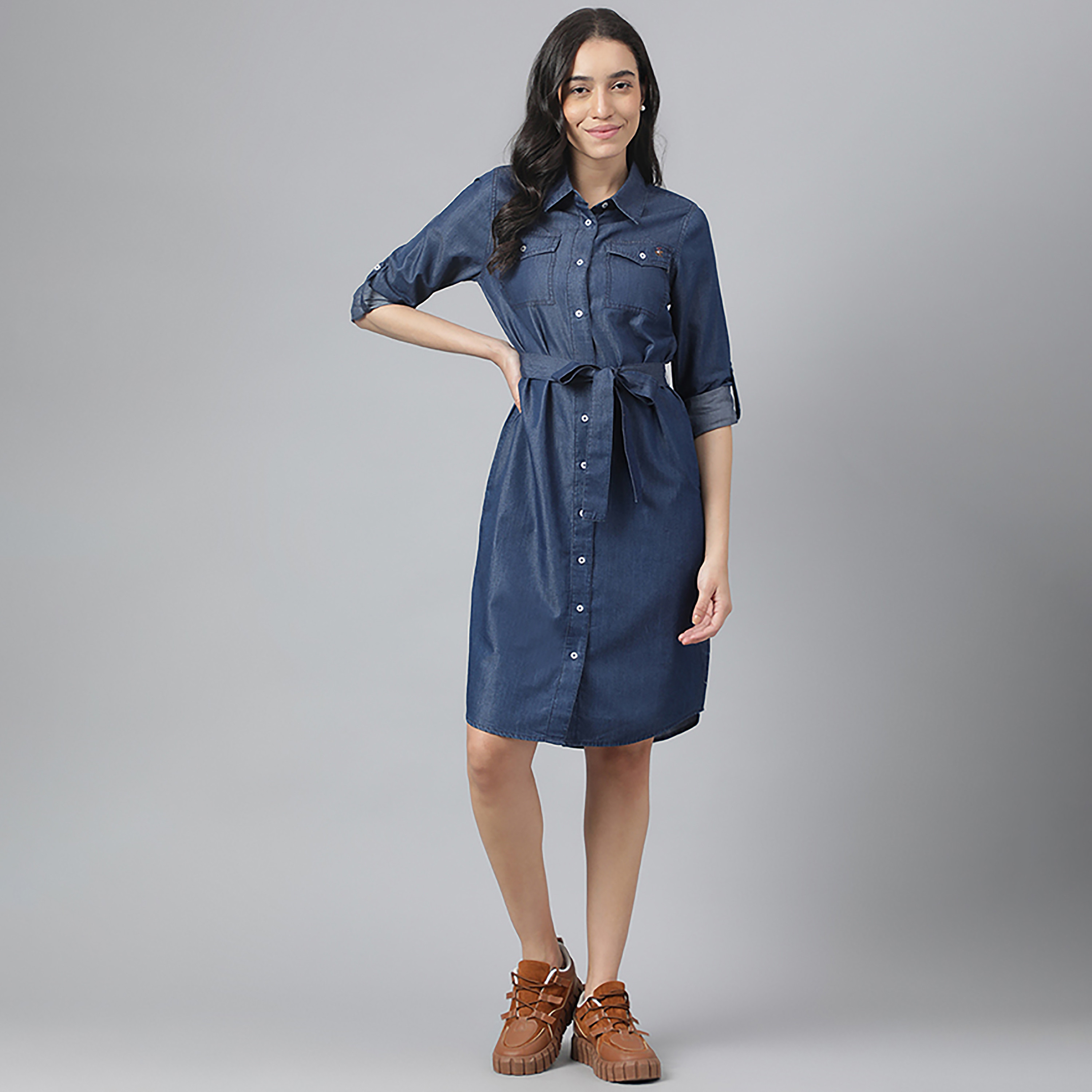فستان قميص بطول الركبة بياقة قميص سادة من بيفرلي هيلز بولو كلوب-women-clothing-dresses-image-1
