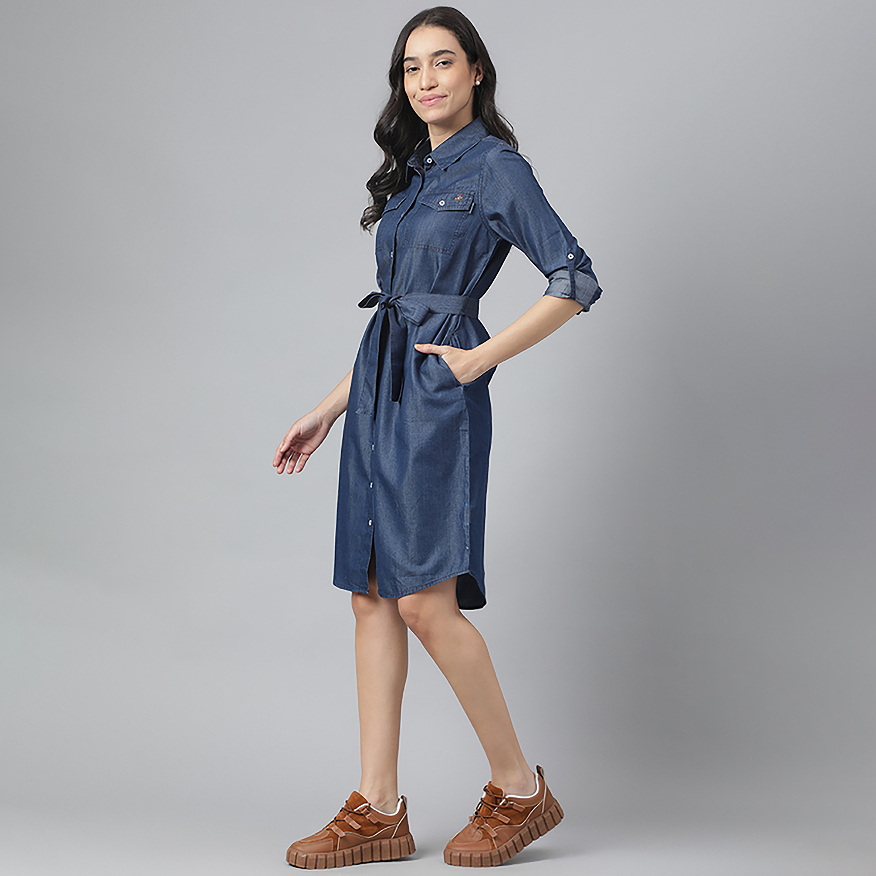 فستان قميص بطول الركبة بياقة قميص سادة من بيفرلي هيلز بولو كلوب-women-clothing-dresses-image-2