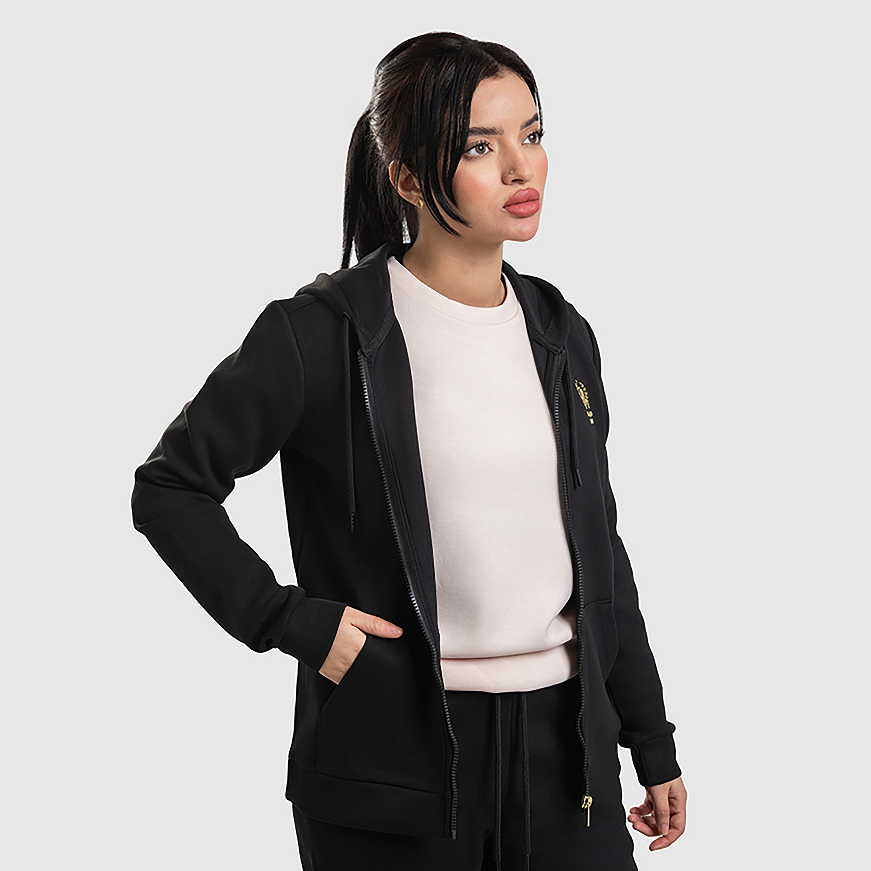 هودي نسائي بغطاء للرأس وأكمام طويلة وسحاب من خلال الشعار من بيفرلي هيلز بولو كلوب-women-clothing-hoodiesandsweatshirts-hoodies-image-2