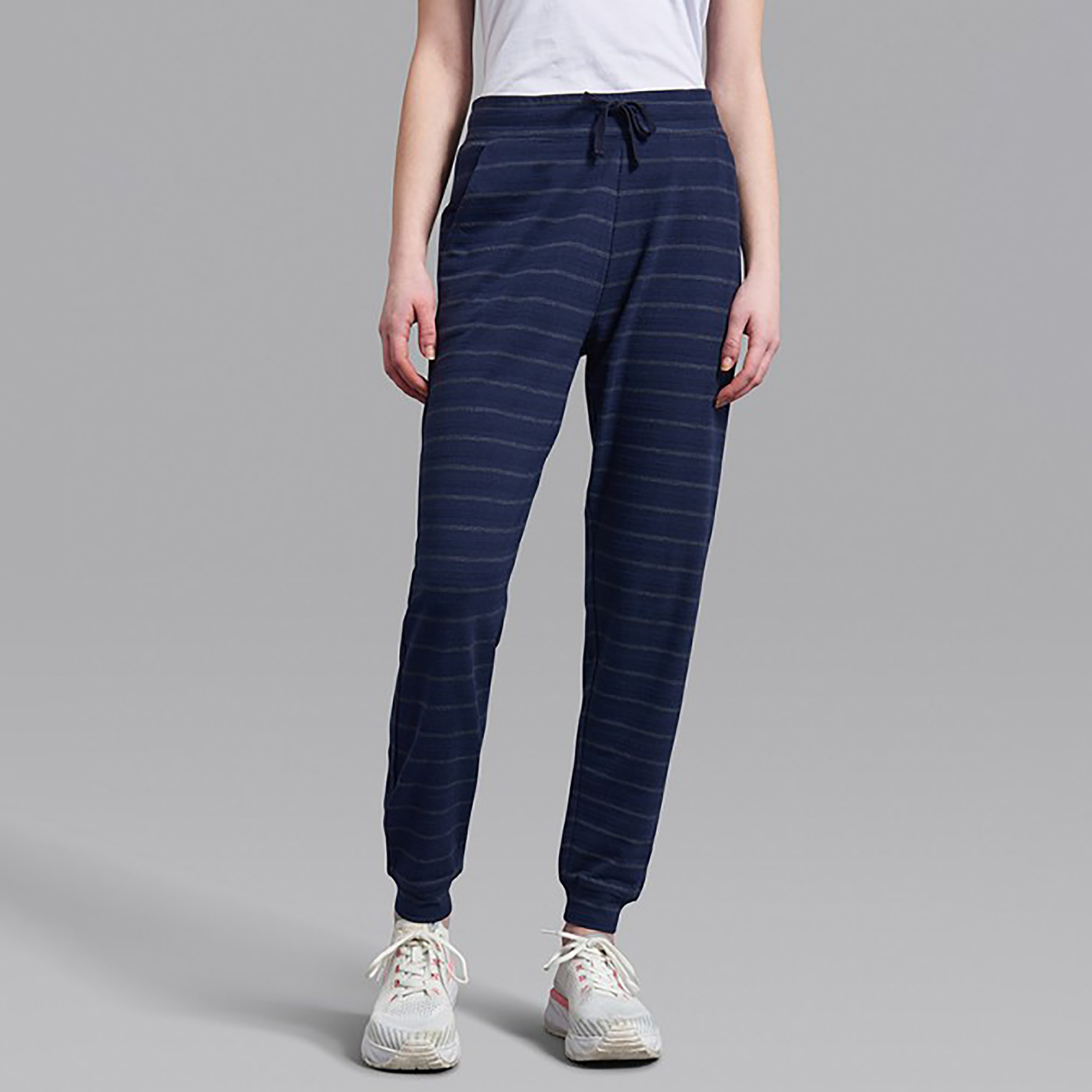 بنطلون رياضي أزرق كحلي نسائي منسوج برباط من بيفرلي هيلز بولو كلوب مع جيوب مائلة-women-clothing-bottoms-joggers-image-1