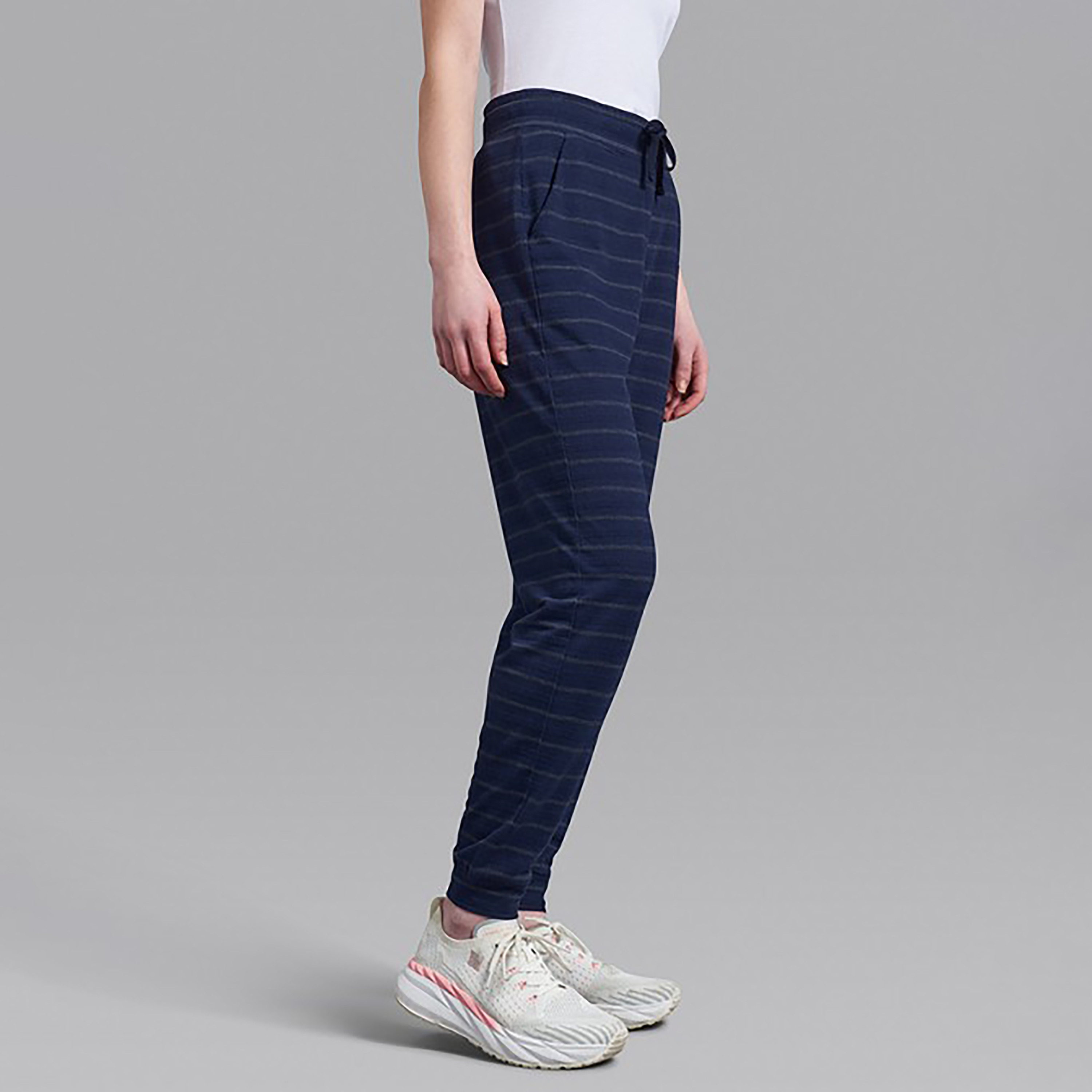 بنطلون رياضي أزرق كحلي نسائي منسوج برباط من بيفرلي هيلز بولو كلوب مع جيوب مائلة-women-clothing-bottoms-joggers-image-4