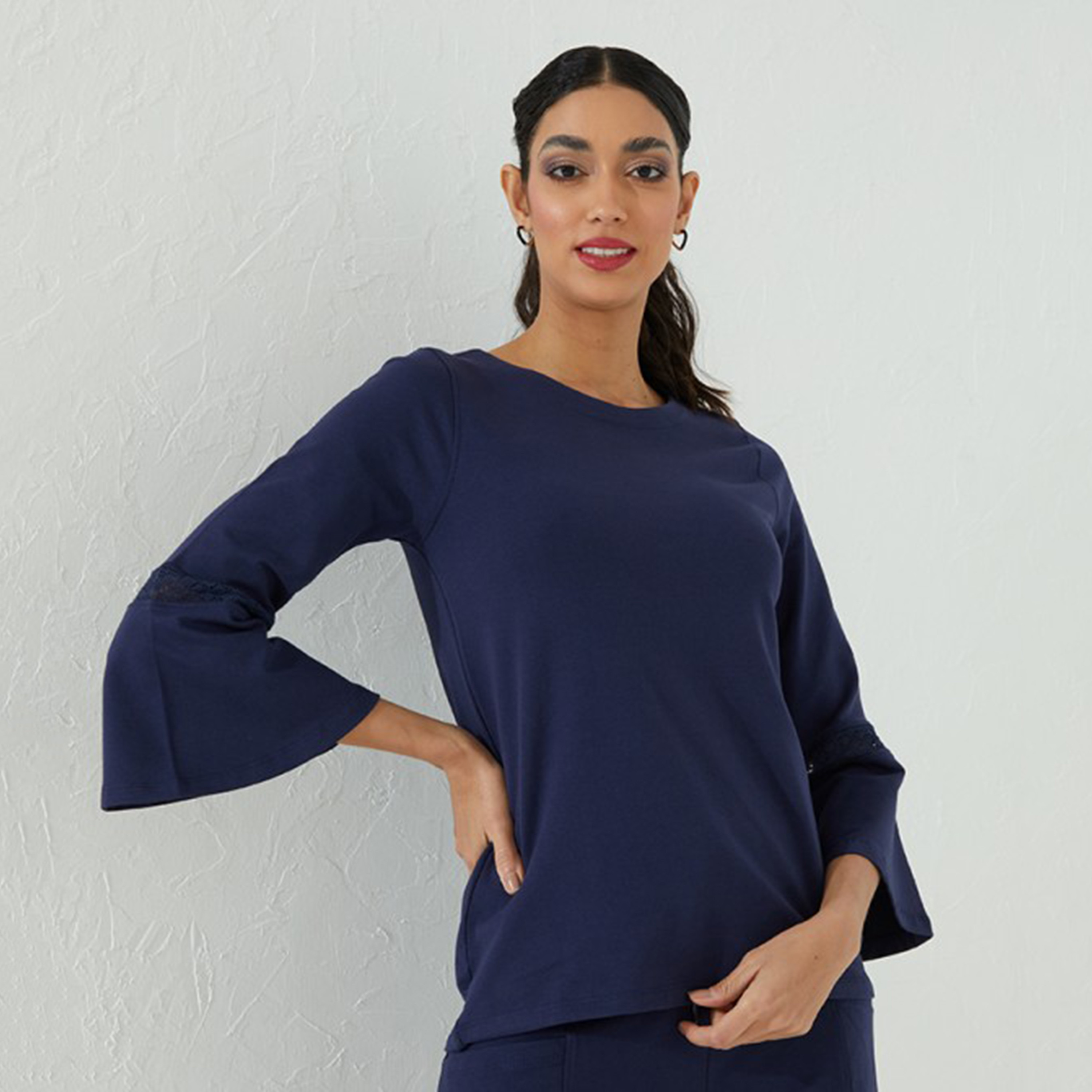 توب بيفرلي هيلز بولو كلوب نسائي بلون أسود سادة بأكمام جرس-women-clothing-shirtsandblouses-blouses-image-5
