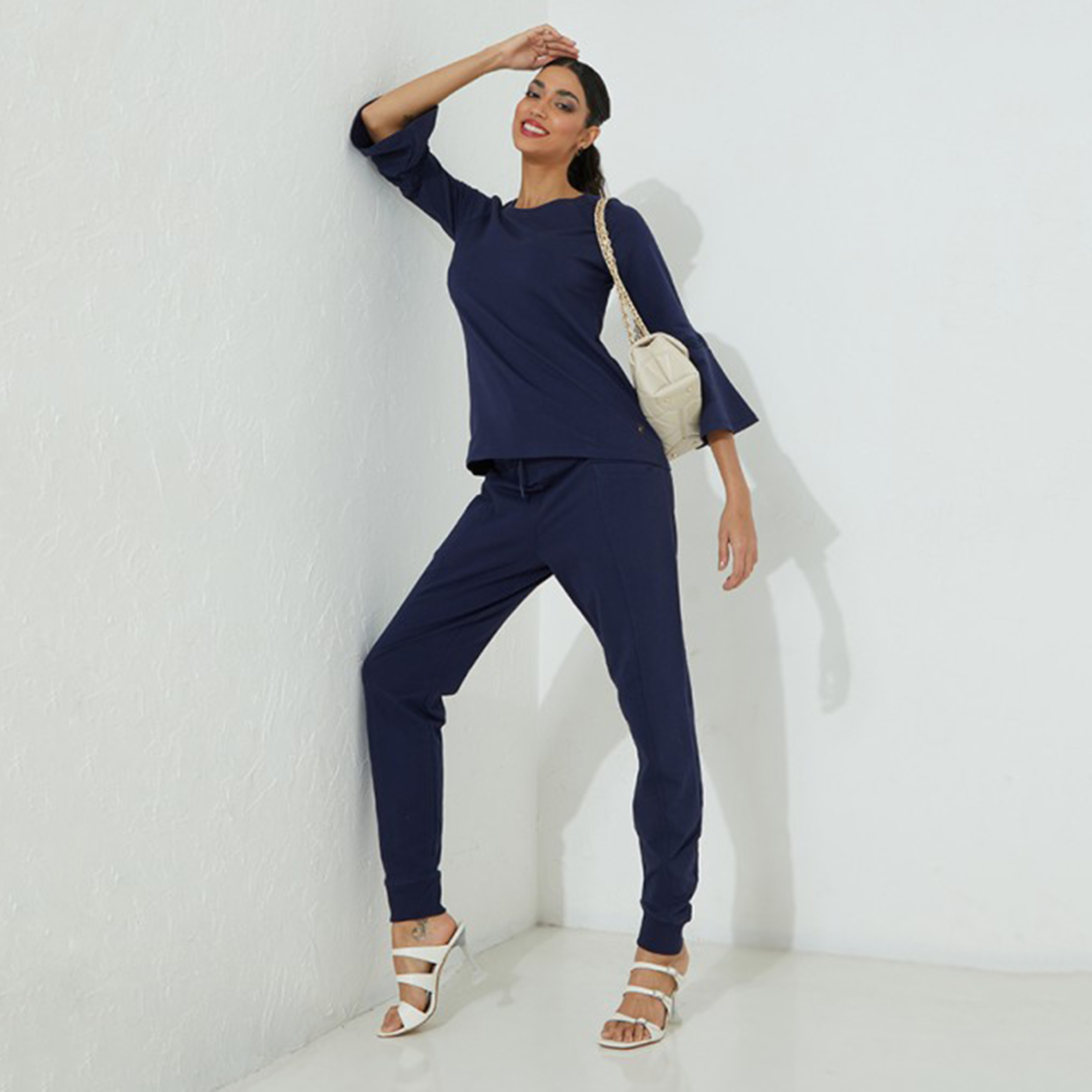 توب بيفرلي هيلز بولو كلوب نسائي بلون أسود سادة بأكمام جرس-women-clothing-shirtsandblouses-blouses-image-8