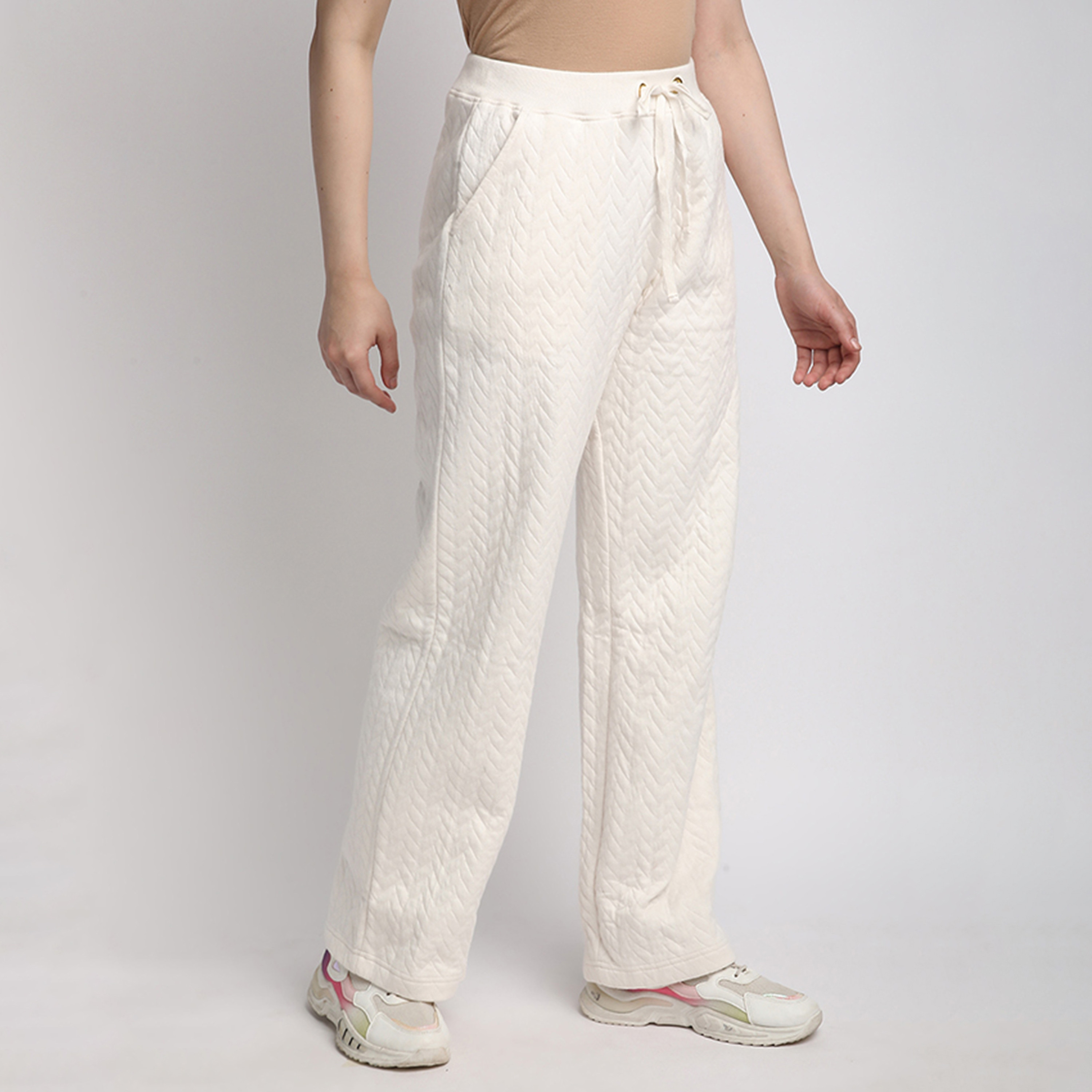 بنطلون رياضي نسائي مزخرف بخصر عالٍ وإغلاق برباط من بيفرلي هيلز بولو كلوب-women-clothing-bottoms-joggers-image-3