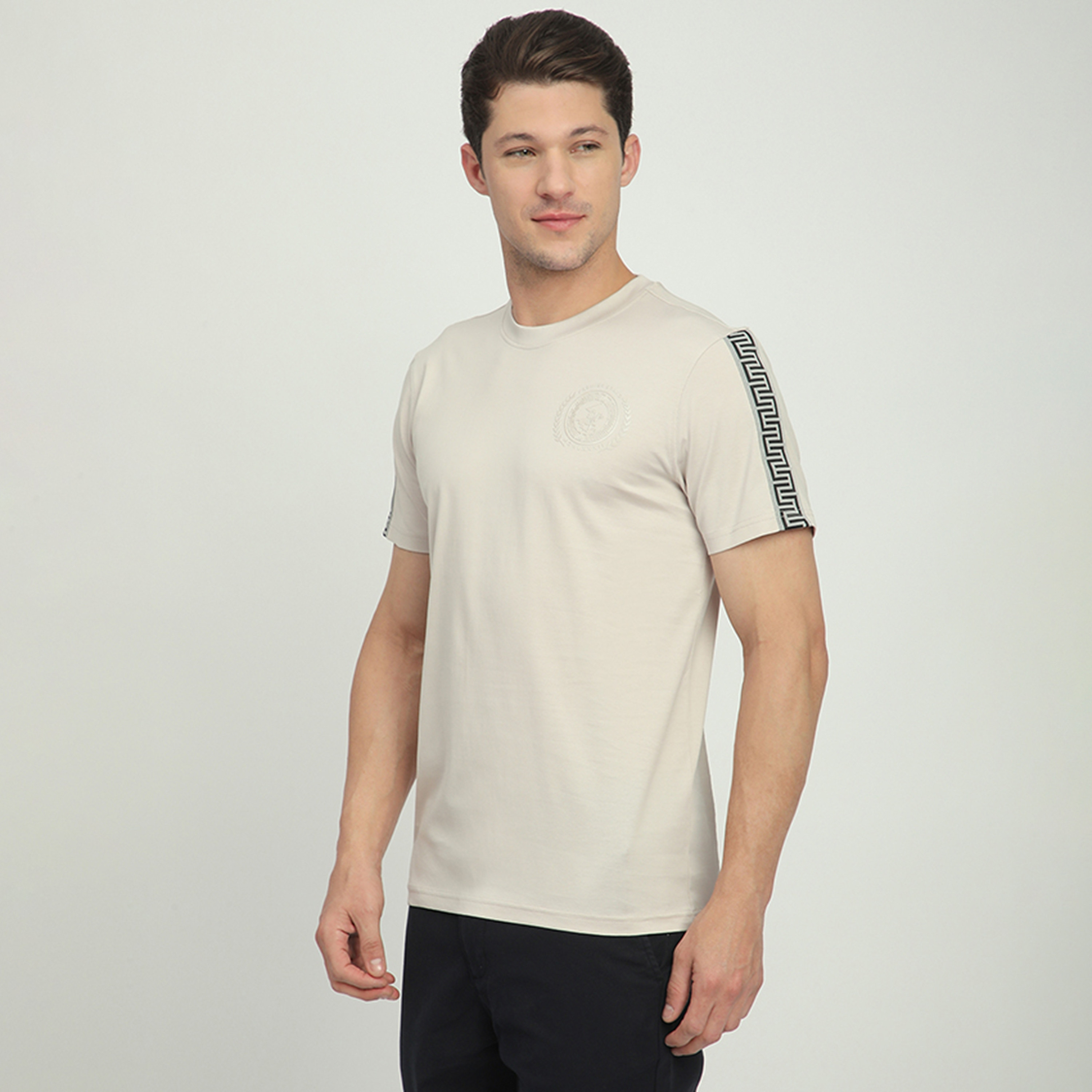 تي شيرت بيفرلي هيلز بولو كلوب سادة بياقة دائرية وأكمام قصيرة للرجال-men-clothing-tshirtsandpolos-tshirts-image-2