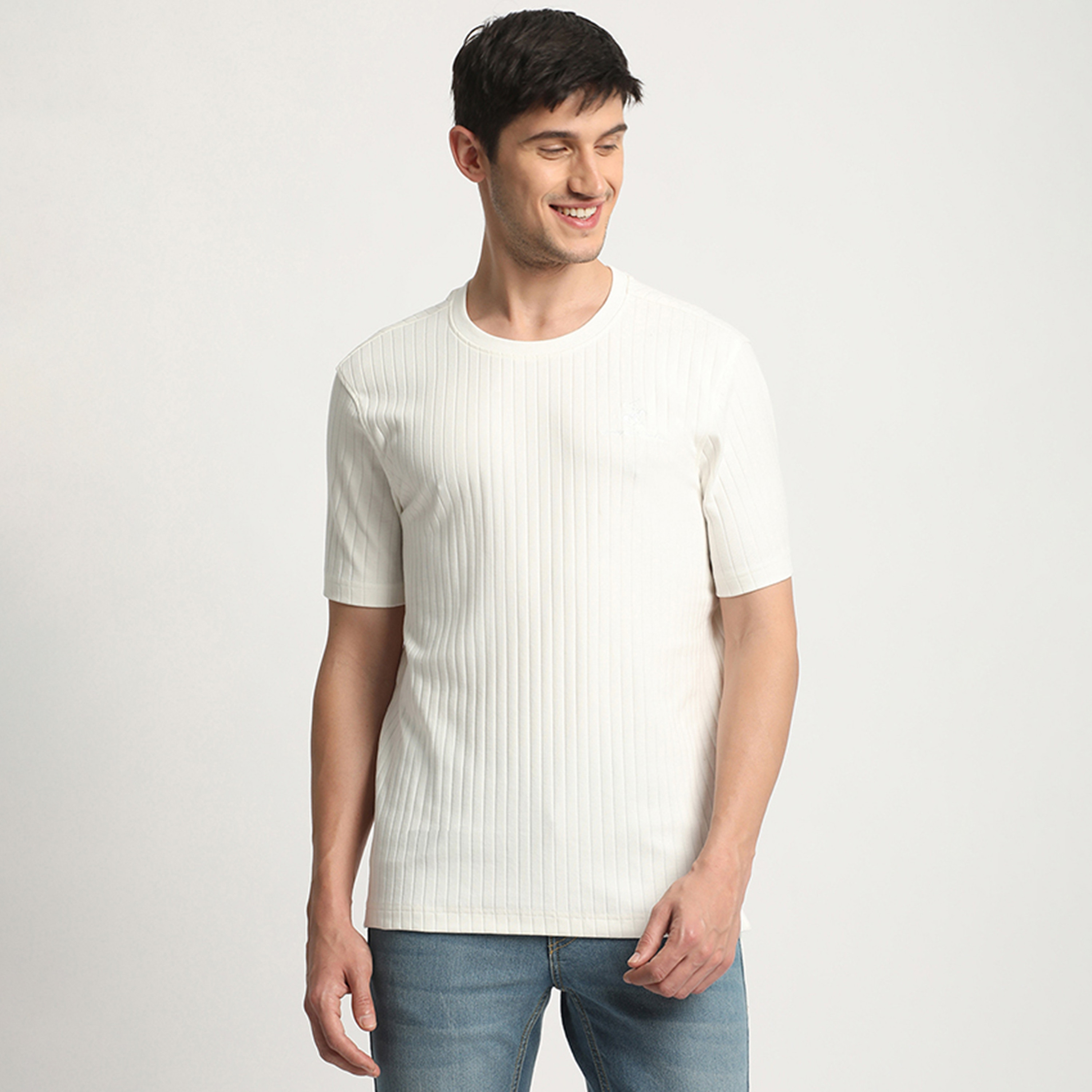 تي شيرت بيفرلي هيلز بولو كلوب بياقة مستديرة وأكمام قصيرة مع نيدل أوت-men-clothing-tshirtsandpolos-tshirts-image-5