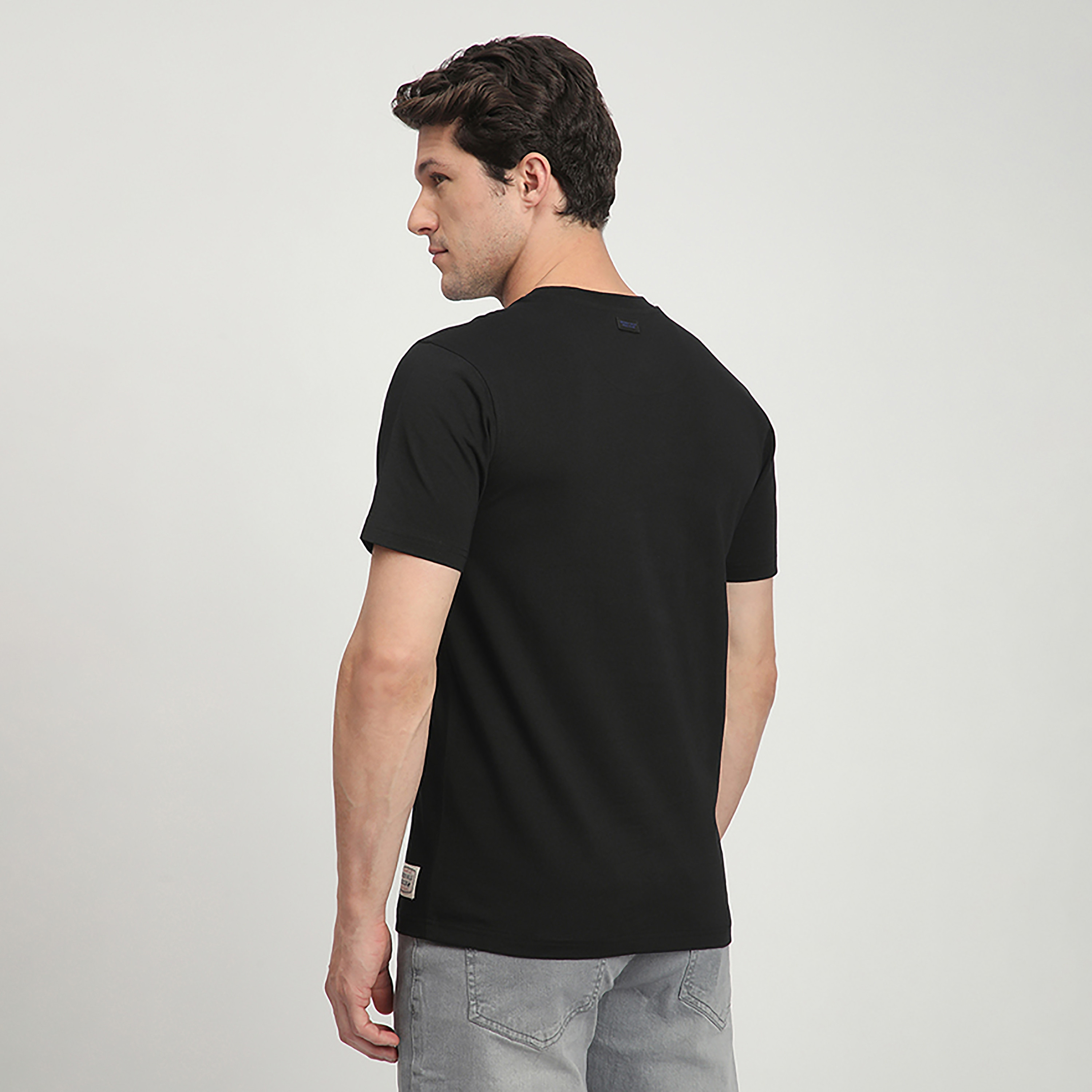 تي شيرت رجالي بياقة دائرية وأكمام قصيرة وشعار مطرز من بيفرلي هيلز بولو كلوب-men-clothing-tshirtsandpolos-tshirts-image-4