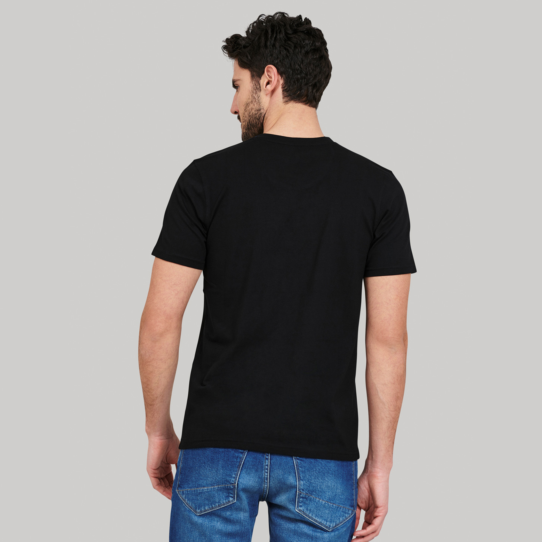 بيفرلي هيلز بولو كلوب-  تي شيرت رجالي سادة بياقة على شكل حرف V وأكمام قصيرة-men-clothing-tshirtsandpolos-tshirts-image-4