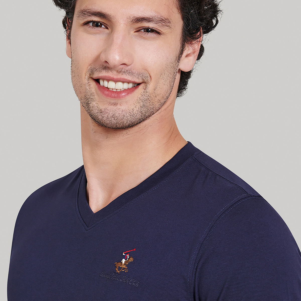 تي شيرت بيفرلي هيلز بولو كلوب بياقة على شكل وي وأكمام قصيرة مع شعار-men-clothing-tshirtsandpolos-tshirts-image-2