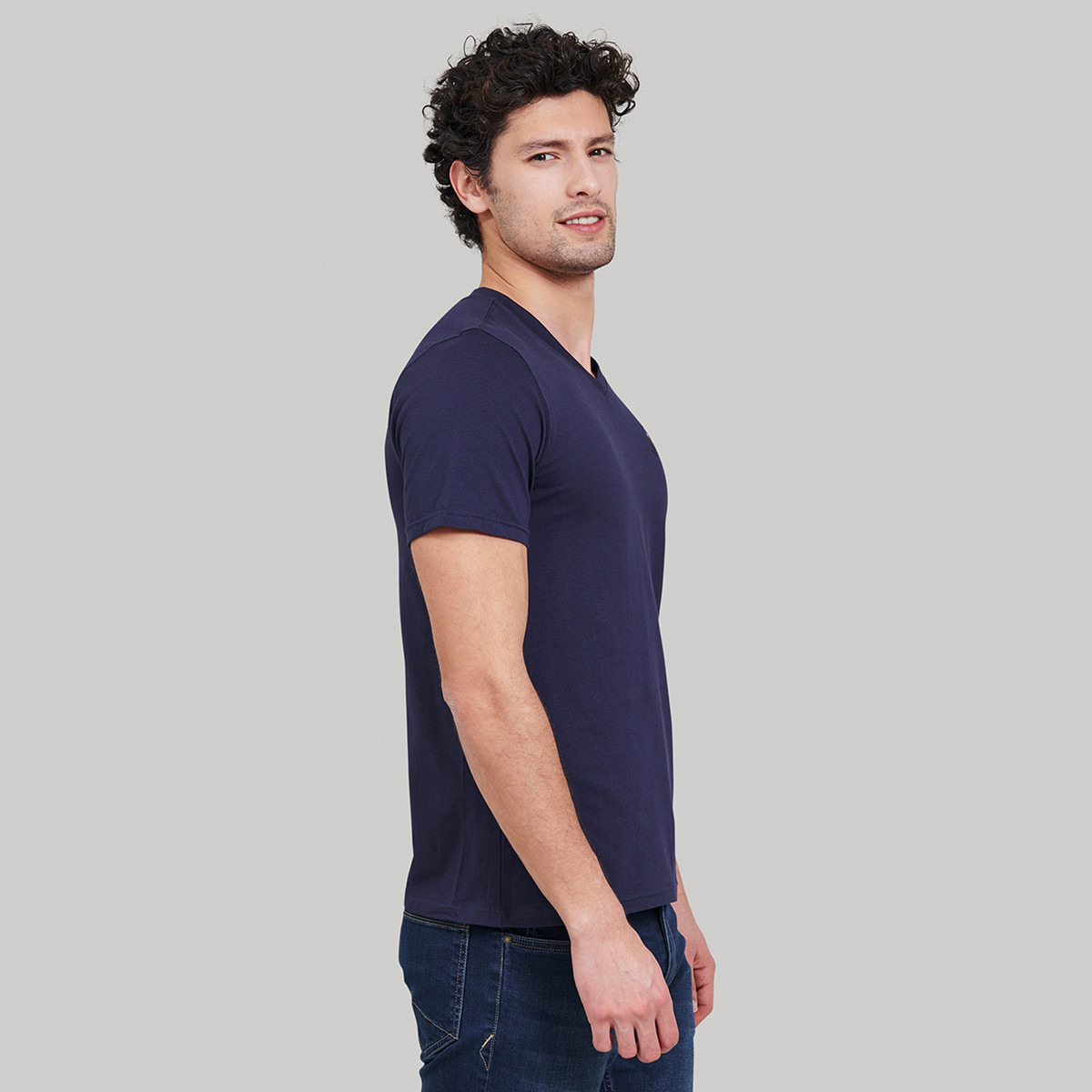 تي شيرت بيفرلي هيلز بولو كلوب بياقة على شكل وي وأكمام قصيرة مع شعار-men-clothing-tshirtsandpolos-tshirts-image-3