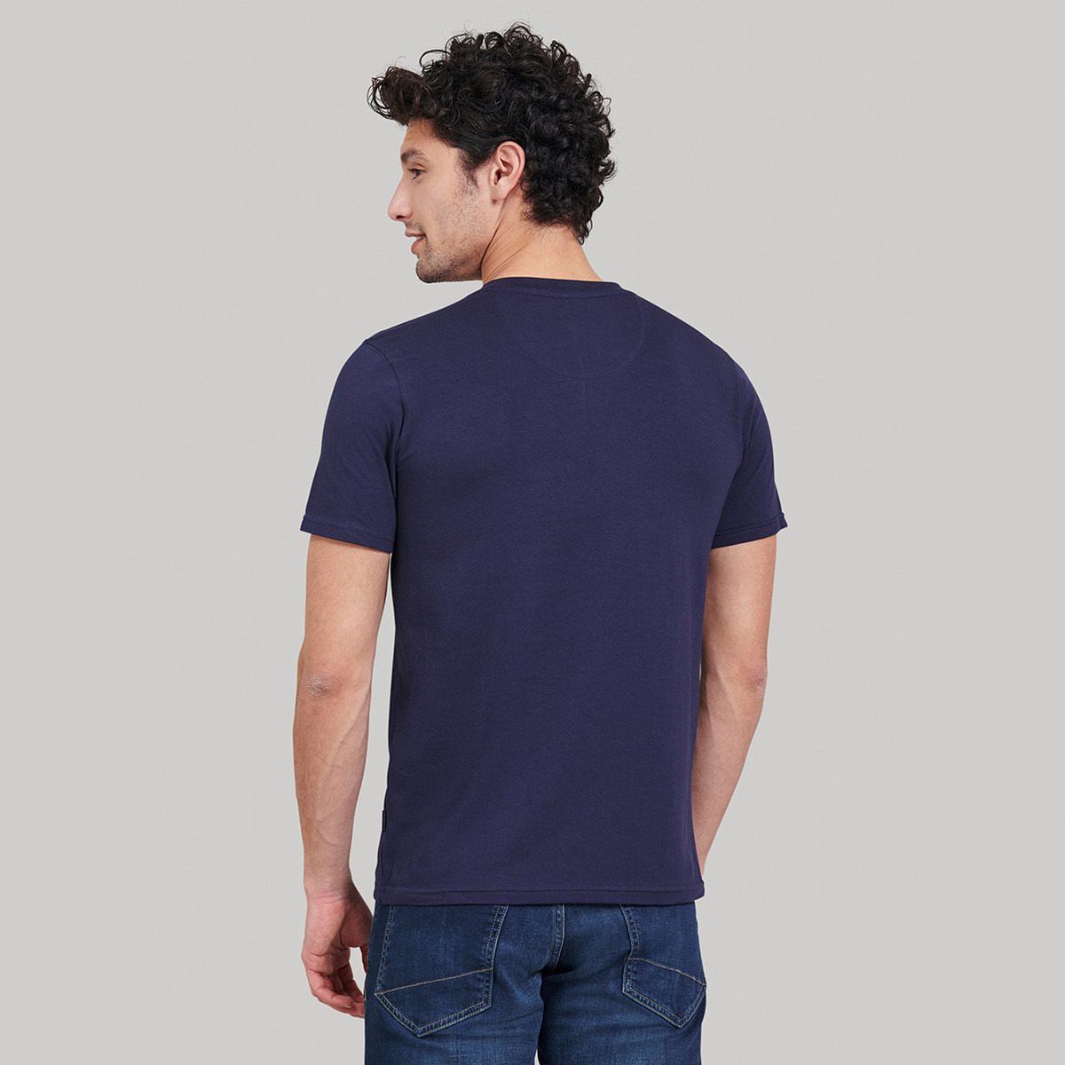 تي شيرت بيفرلي هيلز بولو كلوب بياقة على شكل وي وأكمام قصيرة مع شعار-men-clothing-tshirtsandpolos-tshirts-image-4