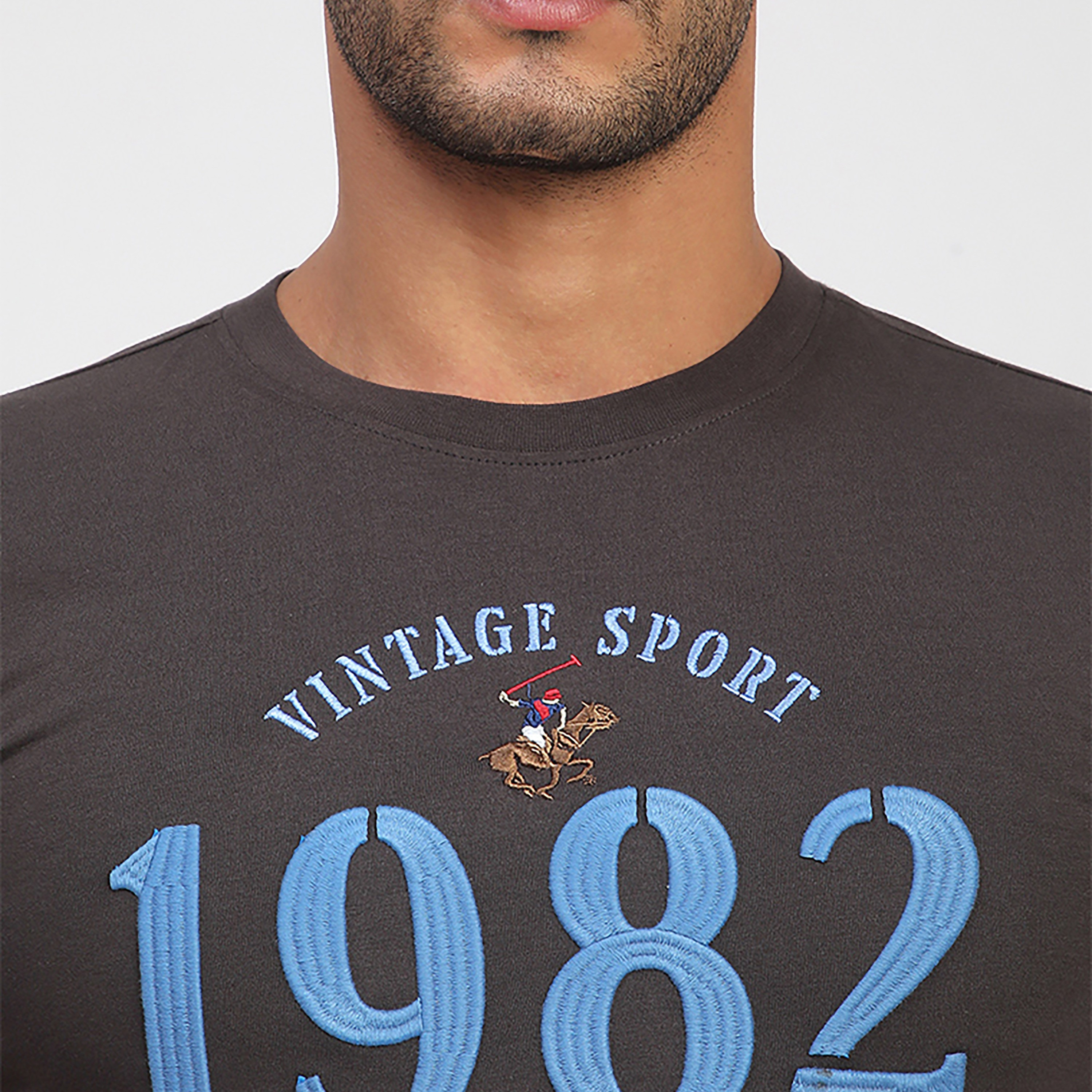 تي شيرت بأكمام قصيرة ورقبة دائرية مطرز للرجال من بيفرلي هيلز بولو كلوب-men-clothing-tshirtsandpolos-tshirts-image-2