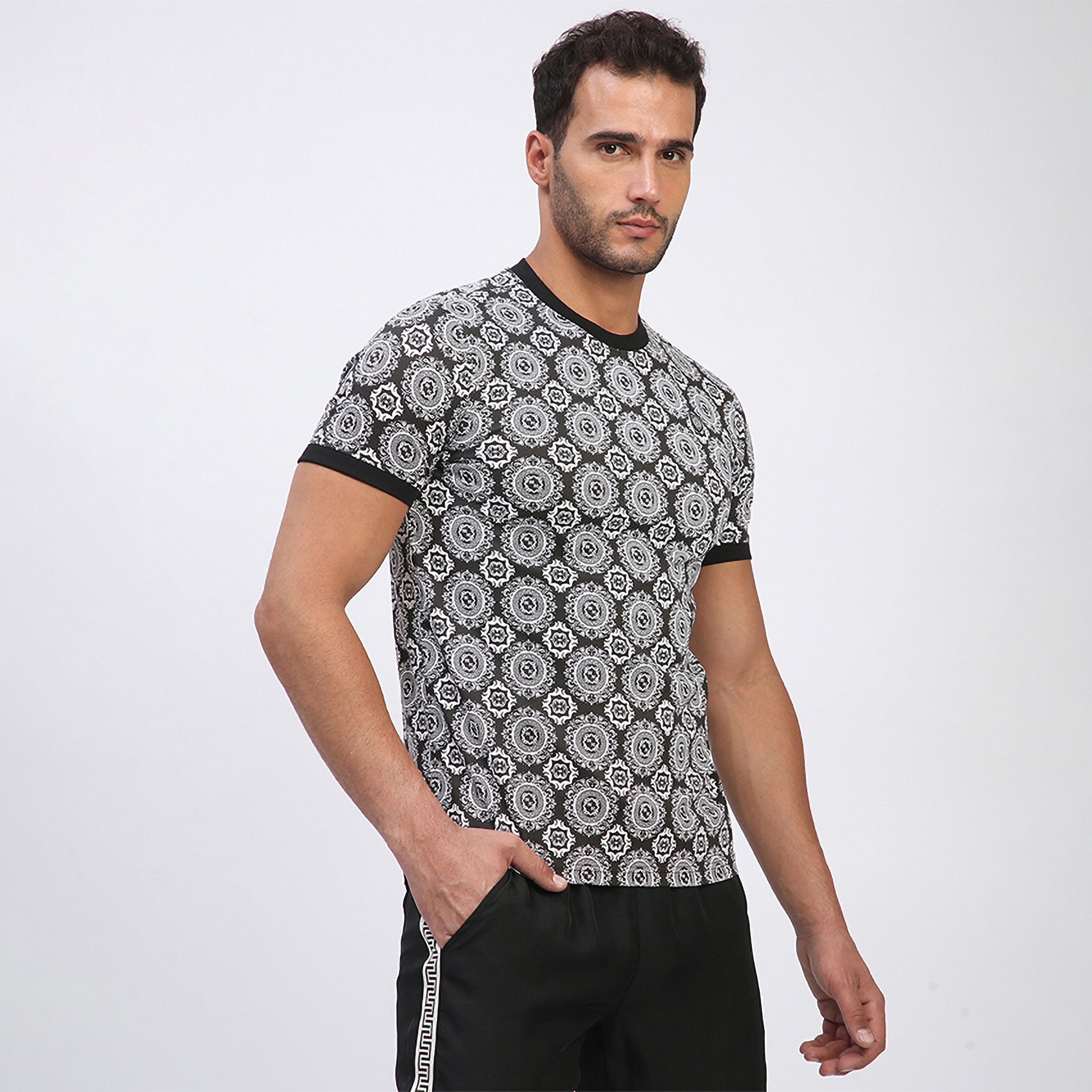 تي شيرت رجالي بأكمام قصيرة ورقبة دائرية وطبعة هندسية من بيفرلي هيلز بولو كلوب-men-clothing-tshirtsandpolos-tshirts-image-3