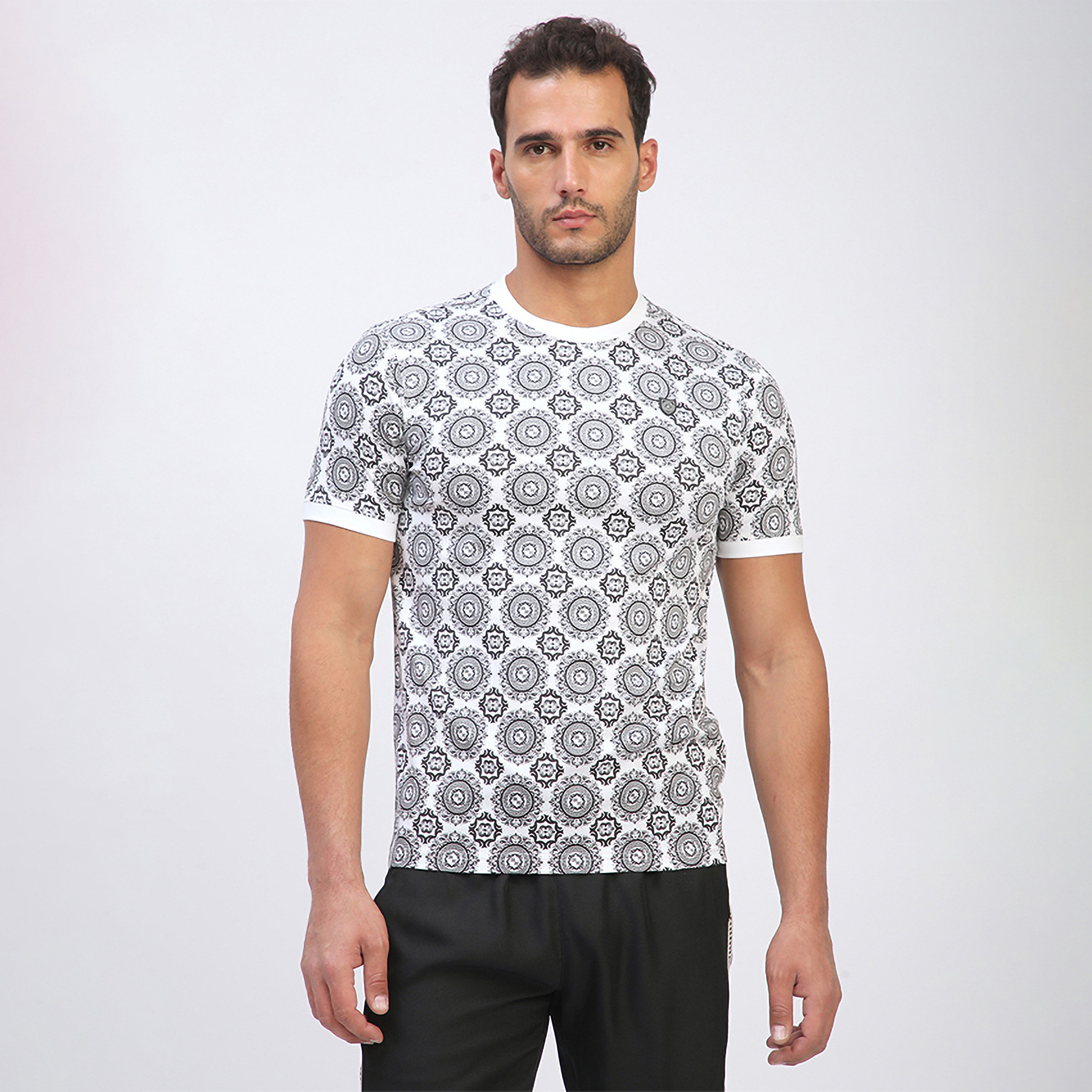 تي شيرت رجالي بأكمام قصيرة ورقبة دائرية وطبعة هندسية من بيفرلي هيلز بولو كلوب-men-clothing-tshirtsandpolos-tshirts-image-1