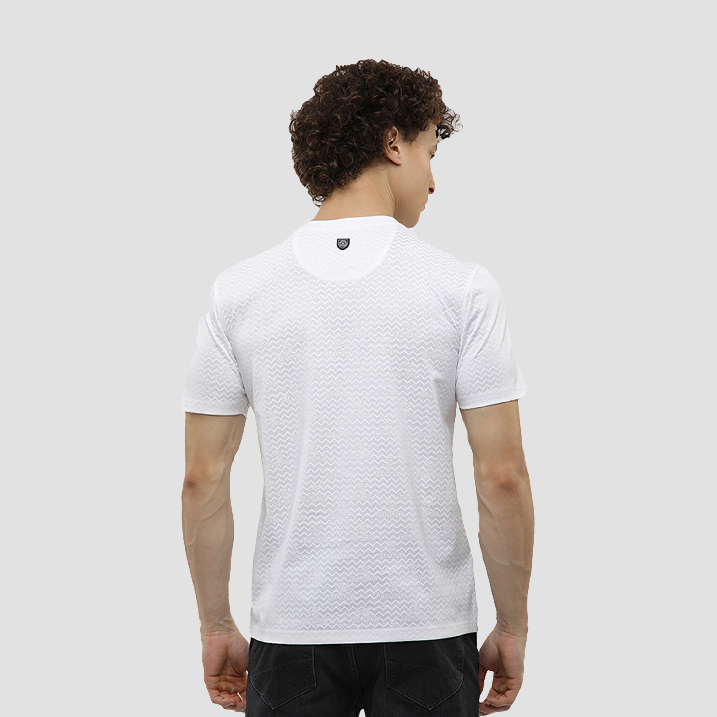 تيشيرت مخطط شيفرون وياقة دائرية وأكمام قصيرة من بيفرلي هيلز بولو كلوب-men-clothing-tshirtsandpolos-tshirts-image-8