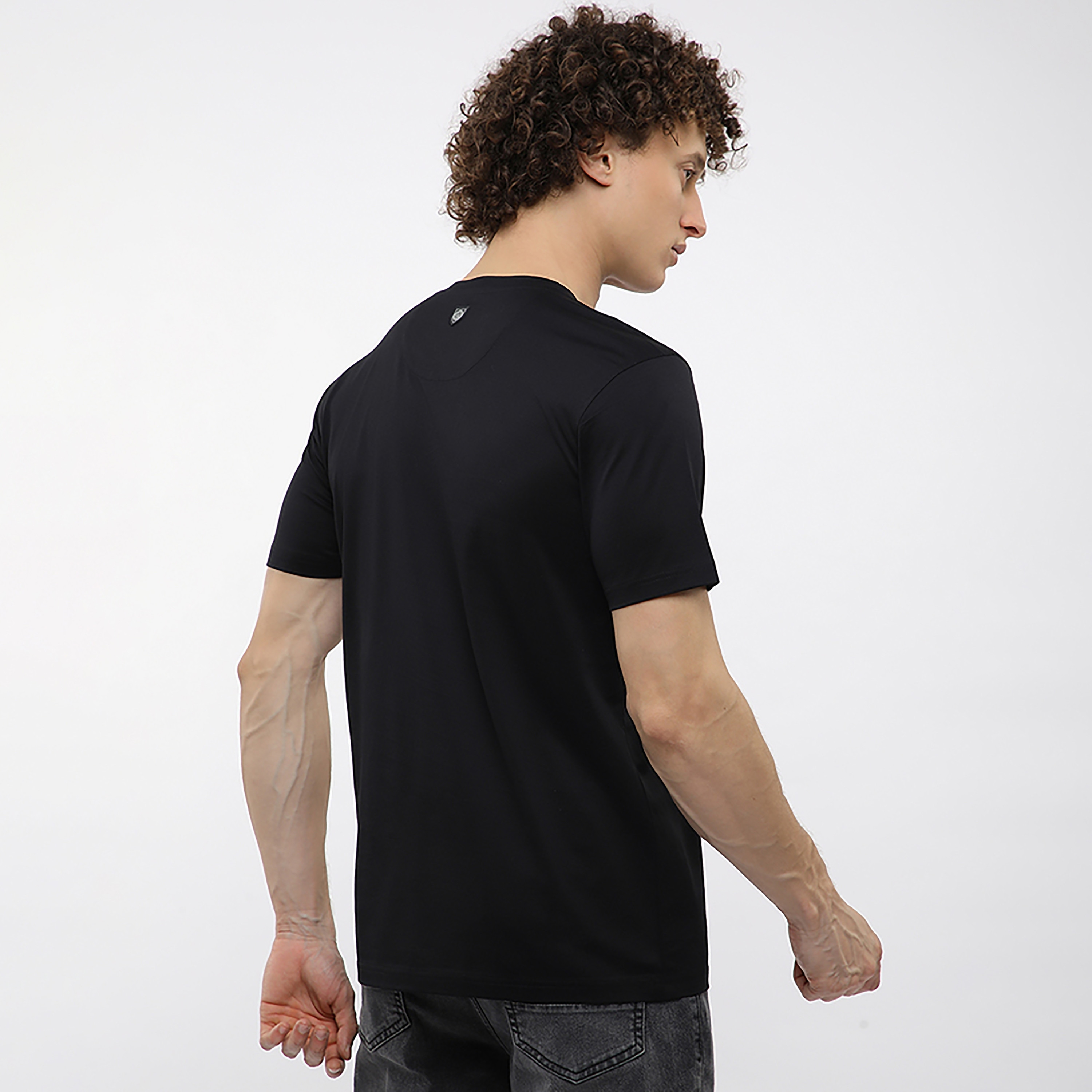 تيشيرت رجالي بشعار جرافيك بياقة مستديرة وأكمام قصيرة من بيفرلي هيلز بولو كلوب-men-clothing-tshirtsandpolos-tshirts-image-4