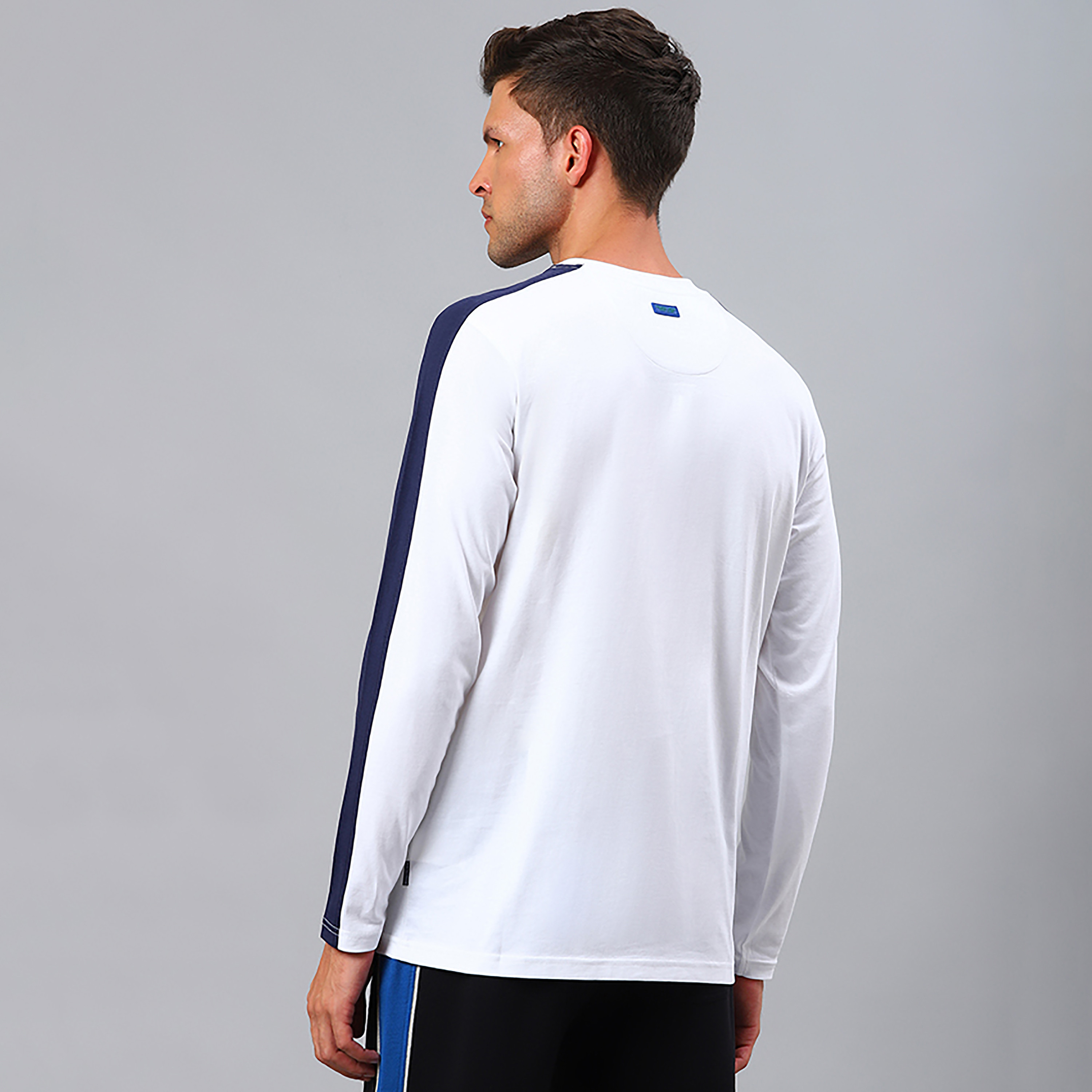 بيفرلي هيلز بولو كلوب-  تي شيرت رجالي بأكمام طويلة ورقبة دائرية وشعار-men-clothing-tshirtsandpolos-tshirts-image-8