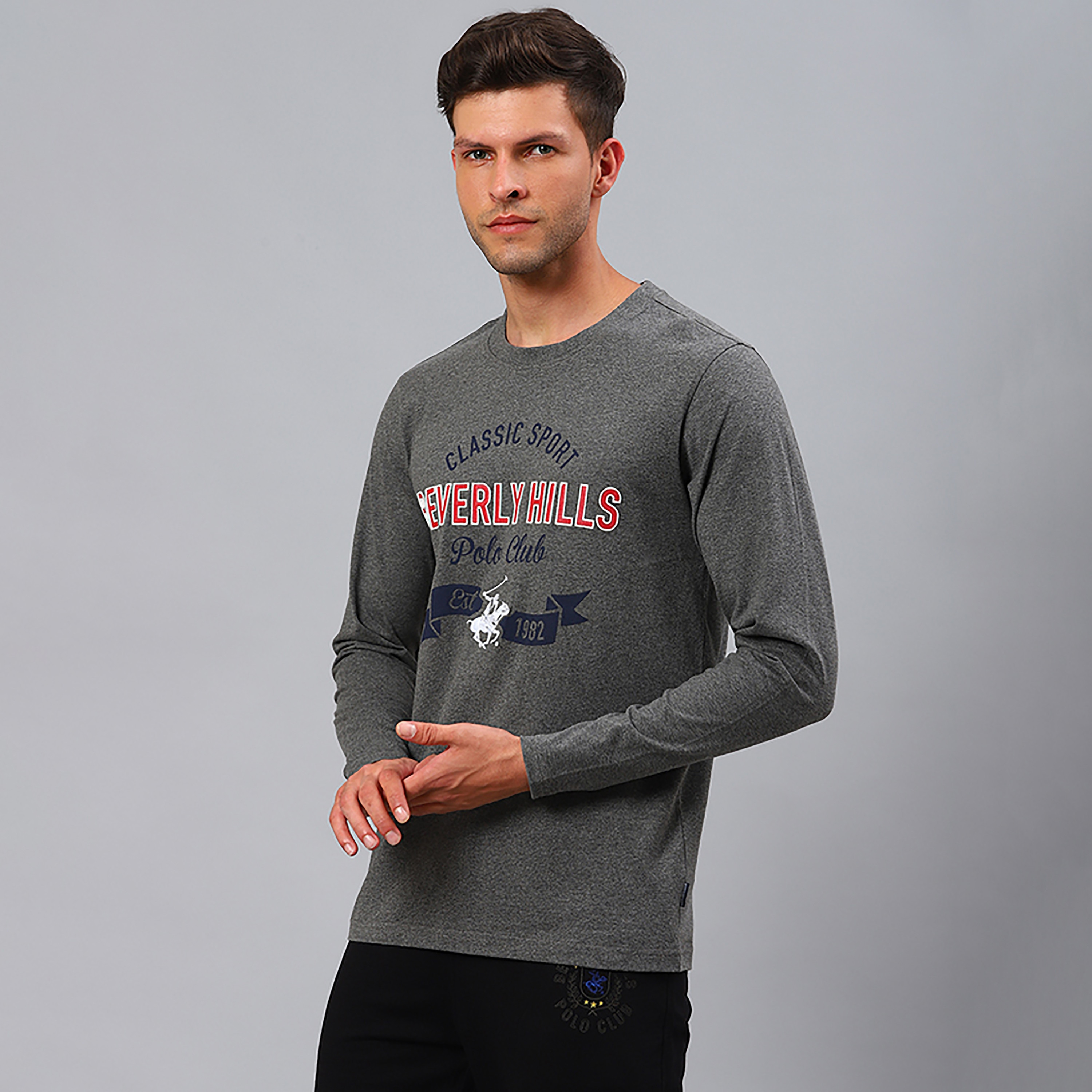 بيفرلي هيلز بولو كلوب-  تي شيرت رجالي بأكمام طويلة ورقبة دائرية وشعار-men-clothing-tshirtsandpolos-tshirts-image-2