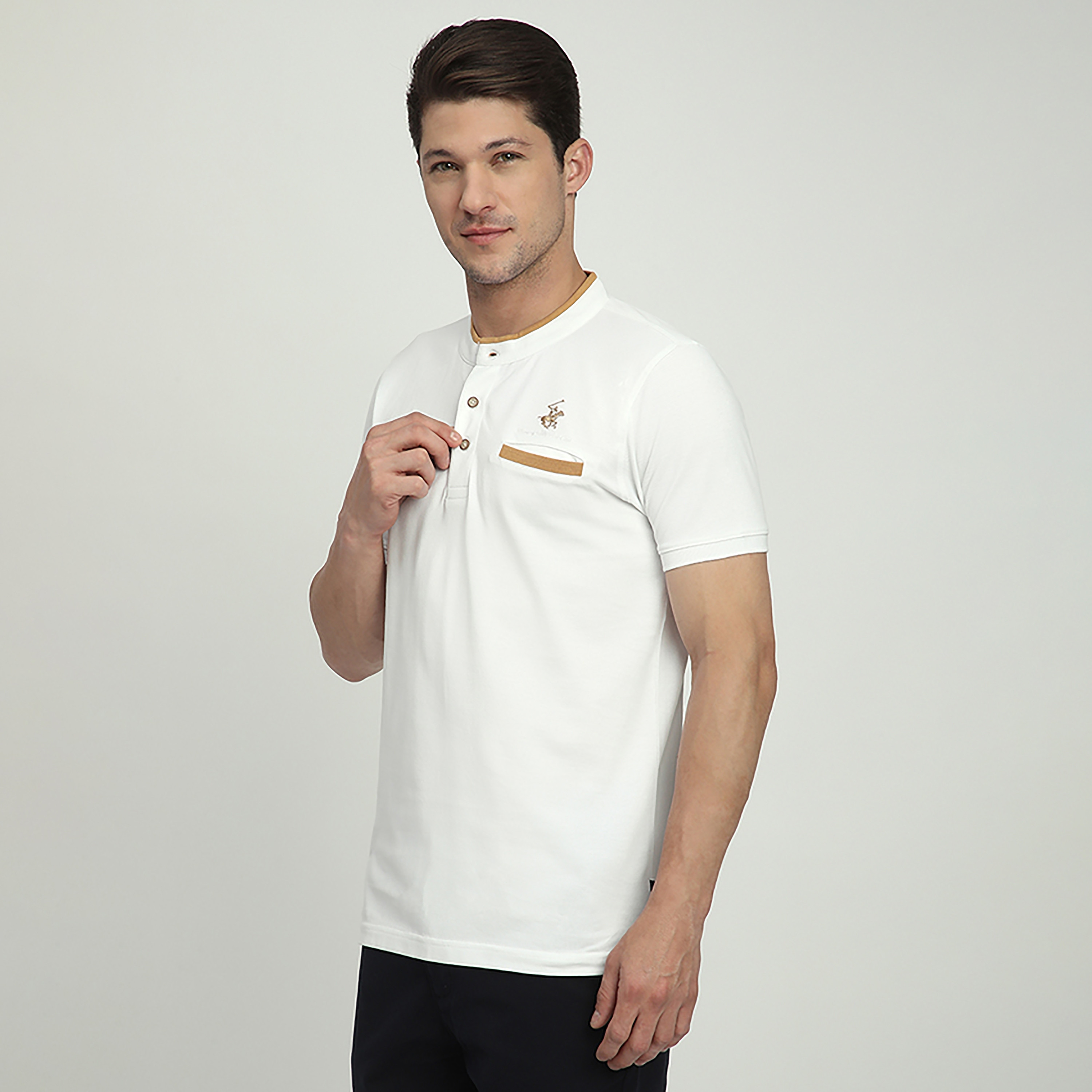 تي شيرت هينلي سادة بأكمام قصيرة ورقبة هينلي للرجال من بيفرلي هيلز بولو كلوب-men-clothing-tshirtsandpolos-tshirts-image-2