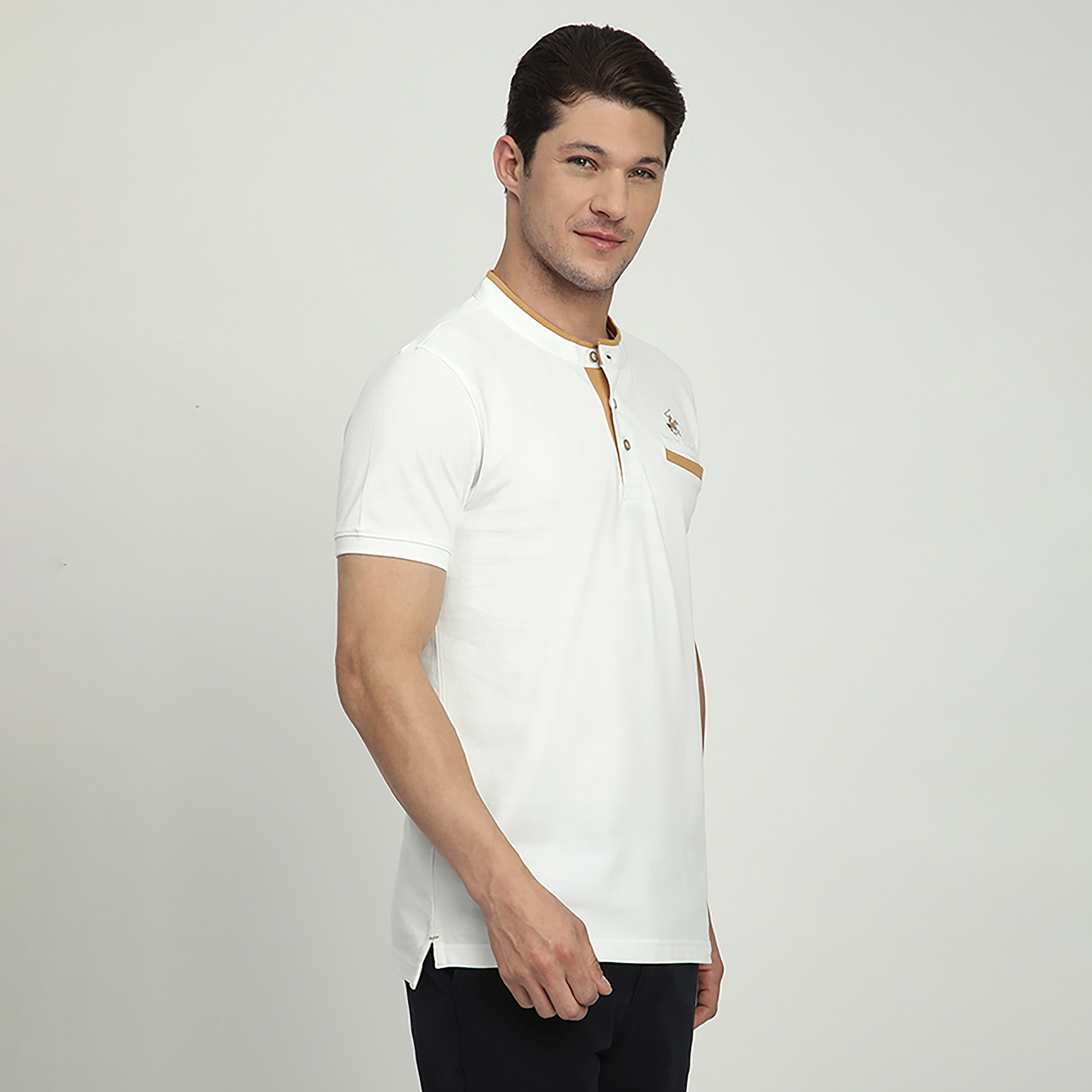 تي شيرت هينلي سادة بأكمام قصيرة ورقبة هينلي للرجال من بيفرلي هيلز بولو كلوب-men-clothing-tshirtsandpolos-tshirts-image-3