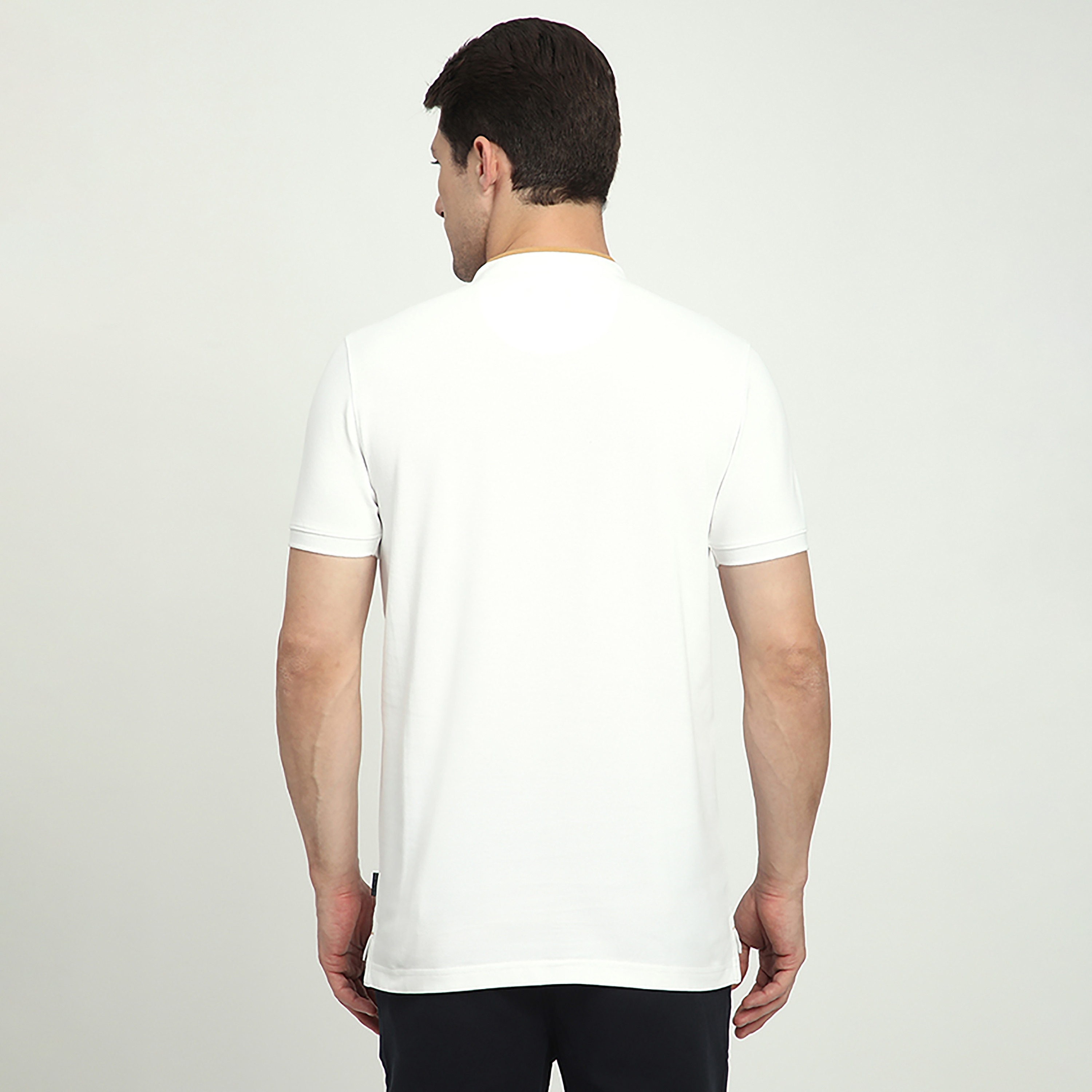 تي شيرت هينلي سادة بأكمام قصيرة ورقبة هينلي للرجال من بيفرلي هيلز بولو كلوب-men-clothing-tshirtsandpolos-tshirts-image-4