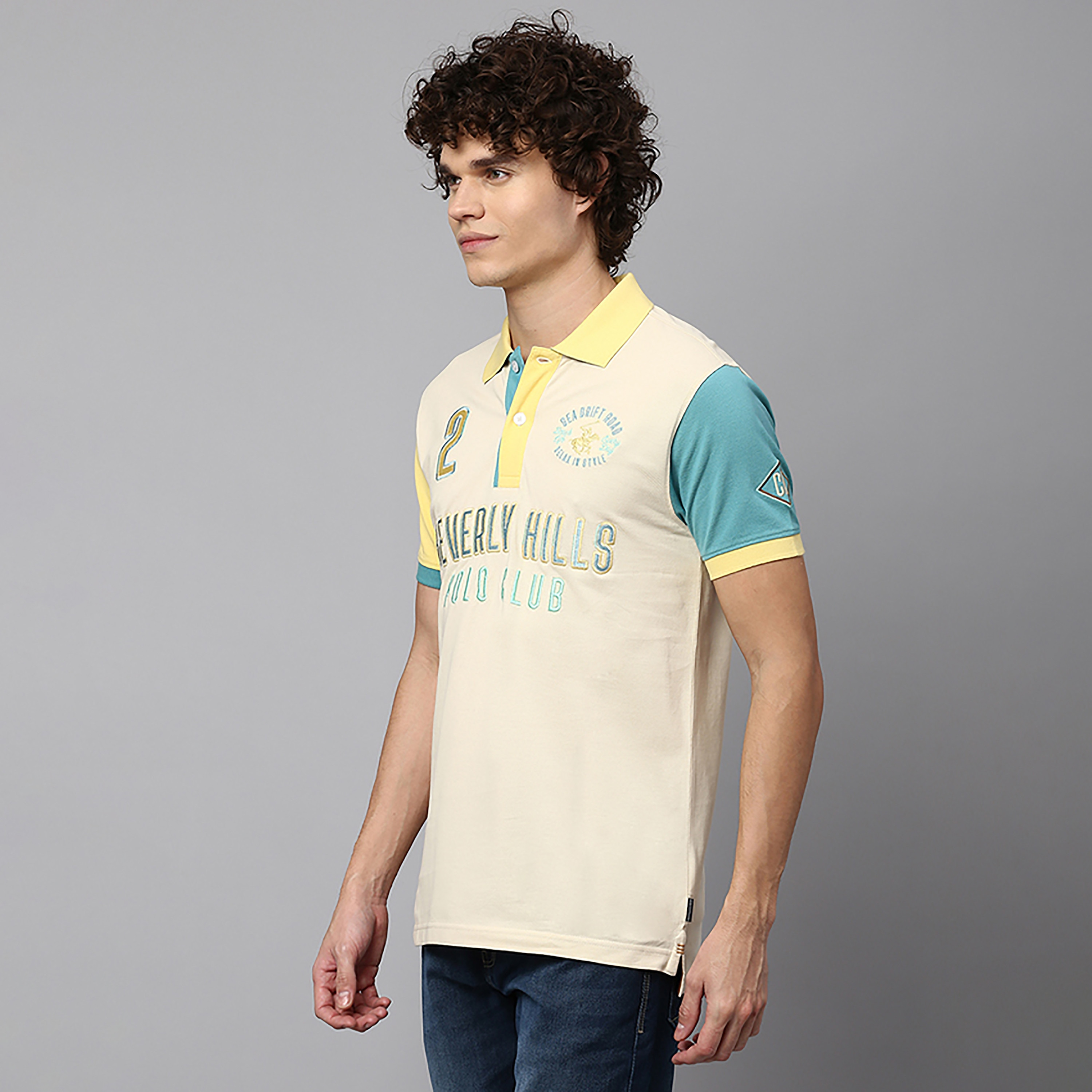 تي شيرت بولو بياقة مطبوع عليه بشعار بيفرلي هيلز بولو كلوب وأكمام قصيرة-men-clothing-tshirtsandpolos-polos-image-3
