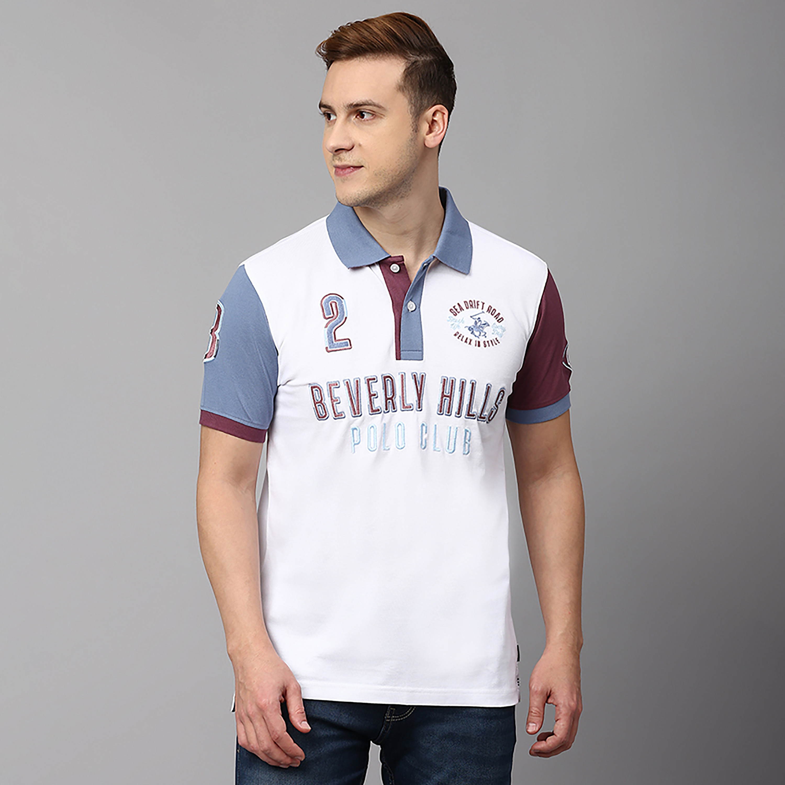 تي شيرت بولو بياقة مطبوع عليه بشعار بيفرلي هيلز بولو كلوب وأكمام قصيرة-men-clothing-tshirtsandpolos-polos-image-5