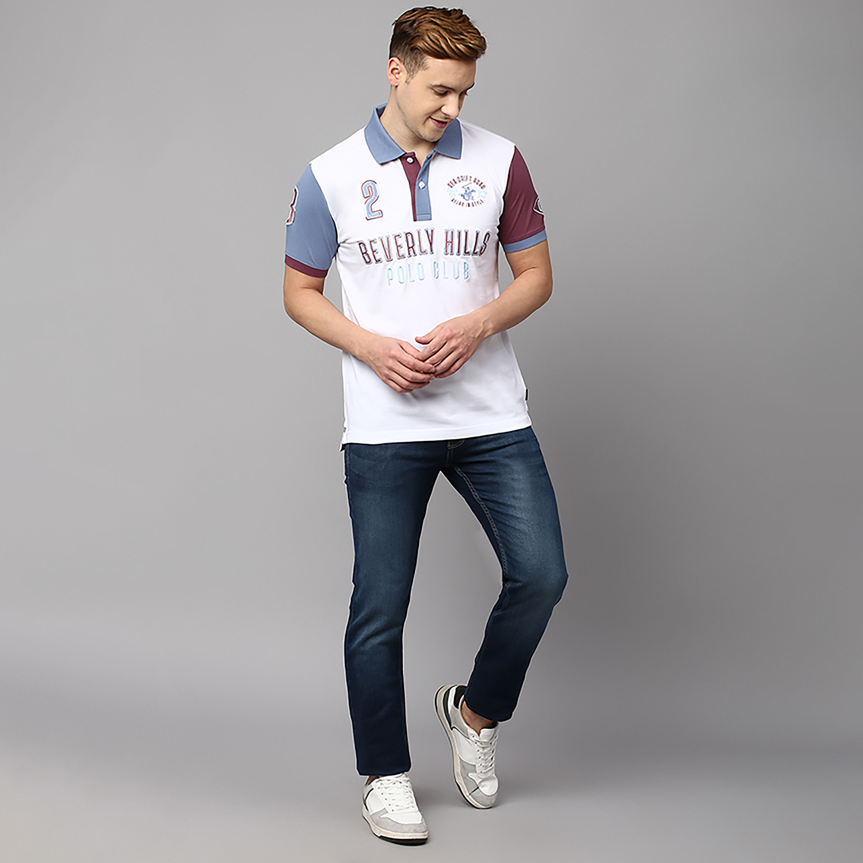 تي شيرت بولو بياقة مطبوع عليه بشعار بيفرلي هيلز بولو كلوب وأكمام قصيرة-men-clothing-tshirtsandpolos-polos-image-6