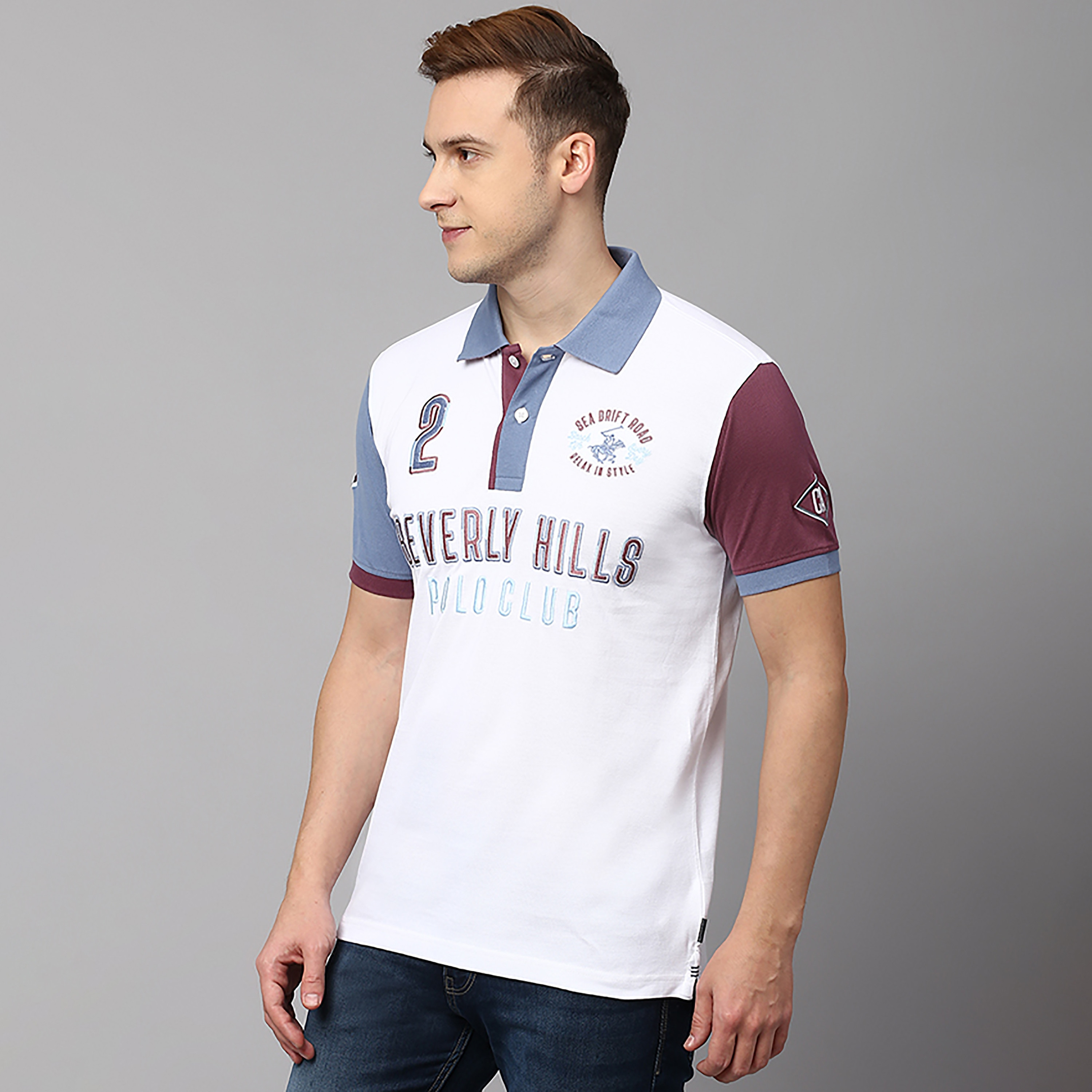 تي شيرت بولو بياقة مطبوع عليه بشعار بيفرلي هيلز بولو كلوب وأكمام قصيرة-men-clothing-tshirtsandpolos-polos-image-7