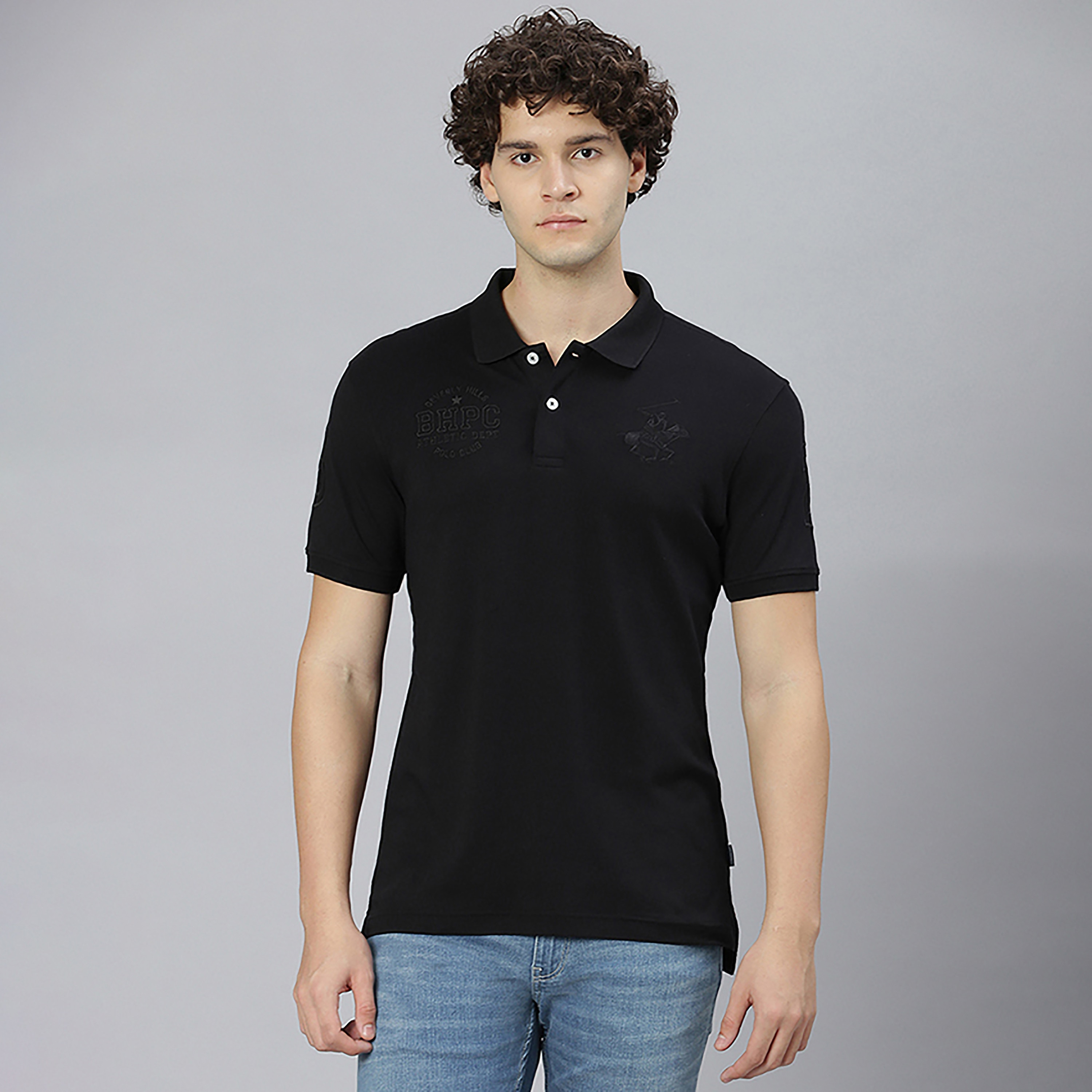 تي شيرت بولو بياقة مطبوع عليه بشعار بيفرلي هيلز بولو كلوب وأكمام قصيرة-men-clothing-tshirtsandpolos-polos-image-1