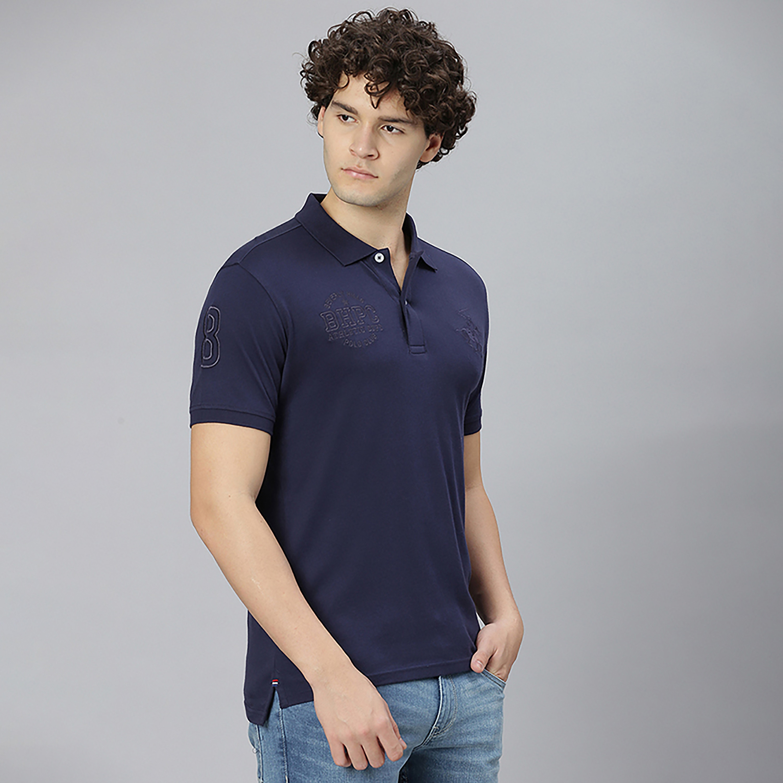 تي شيرت بولو بياقة مطبوع عليه بشعار بيفرلي هيلز بولو كلوب وأكمام قصيرة-men-clothing-tshirtsandpolos-polos-image-7
