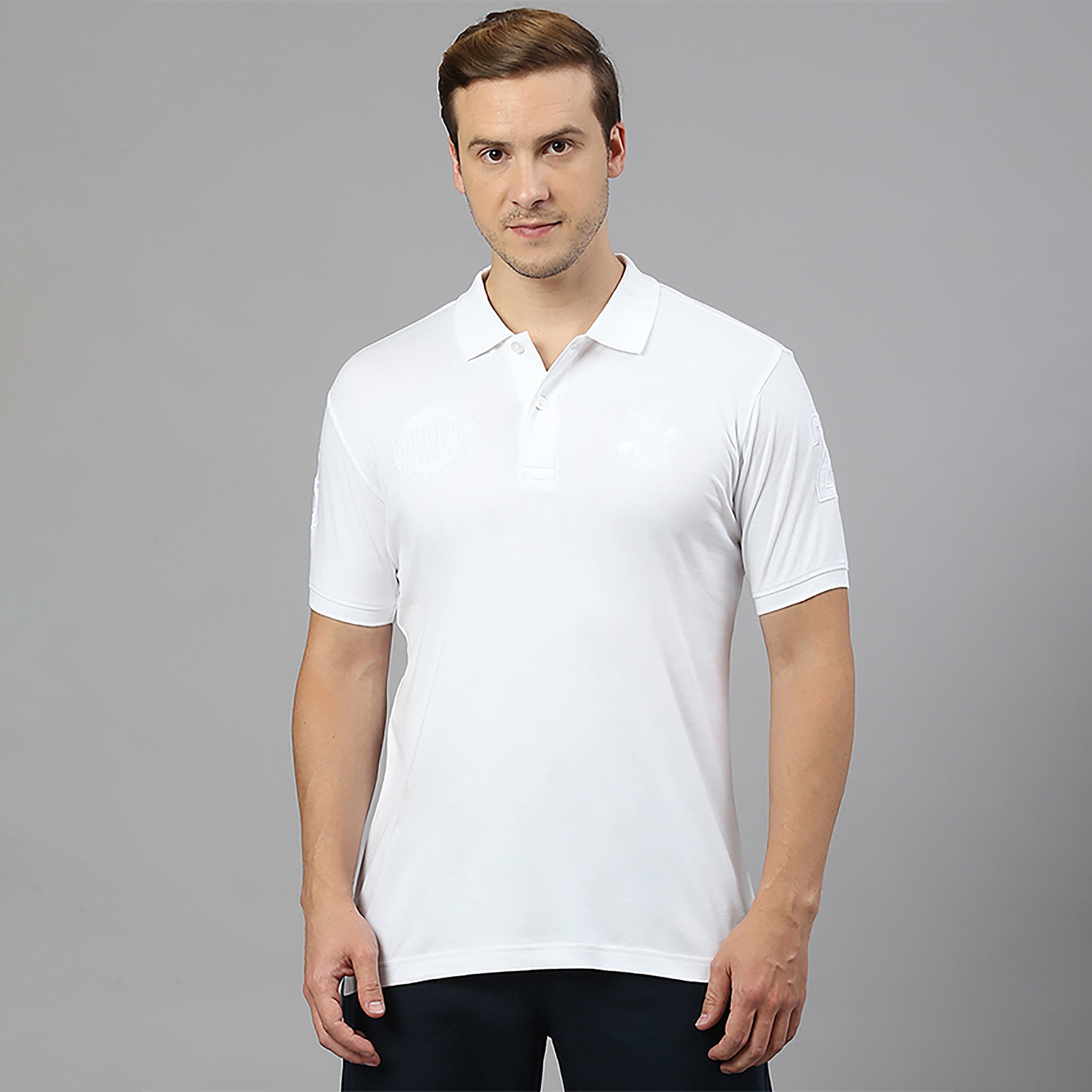 تي شيرت بولو بياقة مطبوع عليه بشعار بيفرلي هيلز بولو كلوب وأكمام قصيرة-men-clothing-tshirtsandpolos-polos-image-9