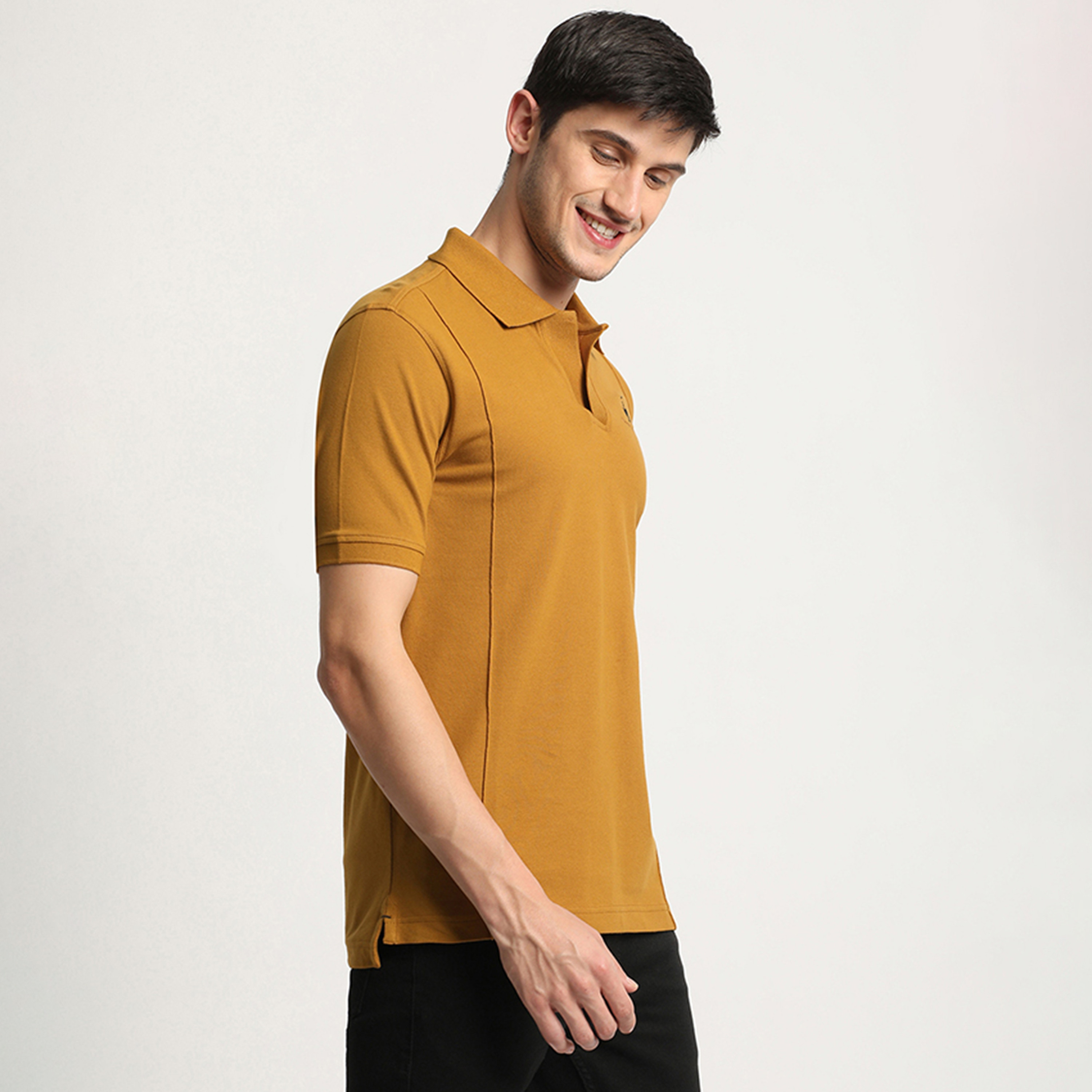 تي شيرت بولو من بيفرلي هيلز بولو كلوب بأكمام قصيرة ذو شعار مع خطوط بسيطة-men-clothing-tshirtsandpolos-polos-image-3