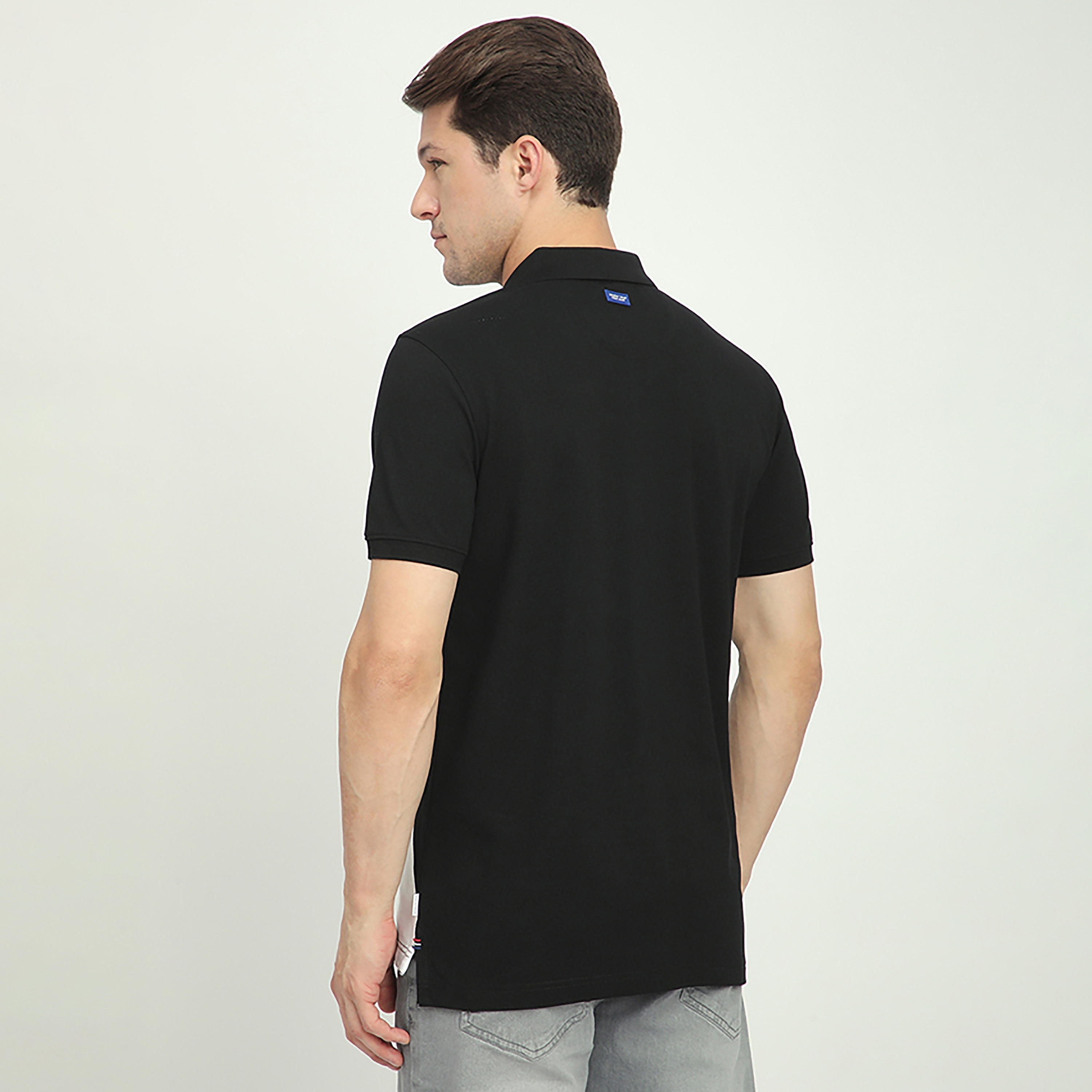 تي شيرت بولو رجالي بياقة وأكمام قصيرة وتفاصيل مخططة قطريًا من بيفرلي هيلز بولو كلوب-men-clothing-tshirtsandpolos-polos-image-4