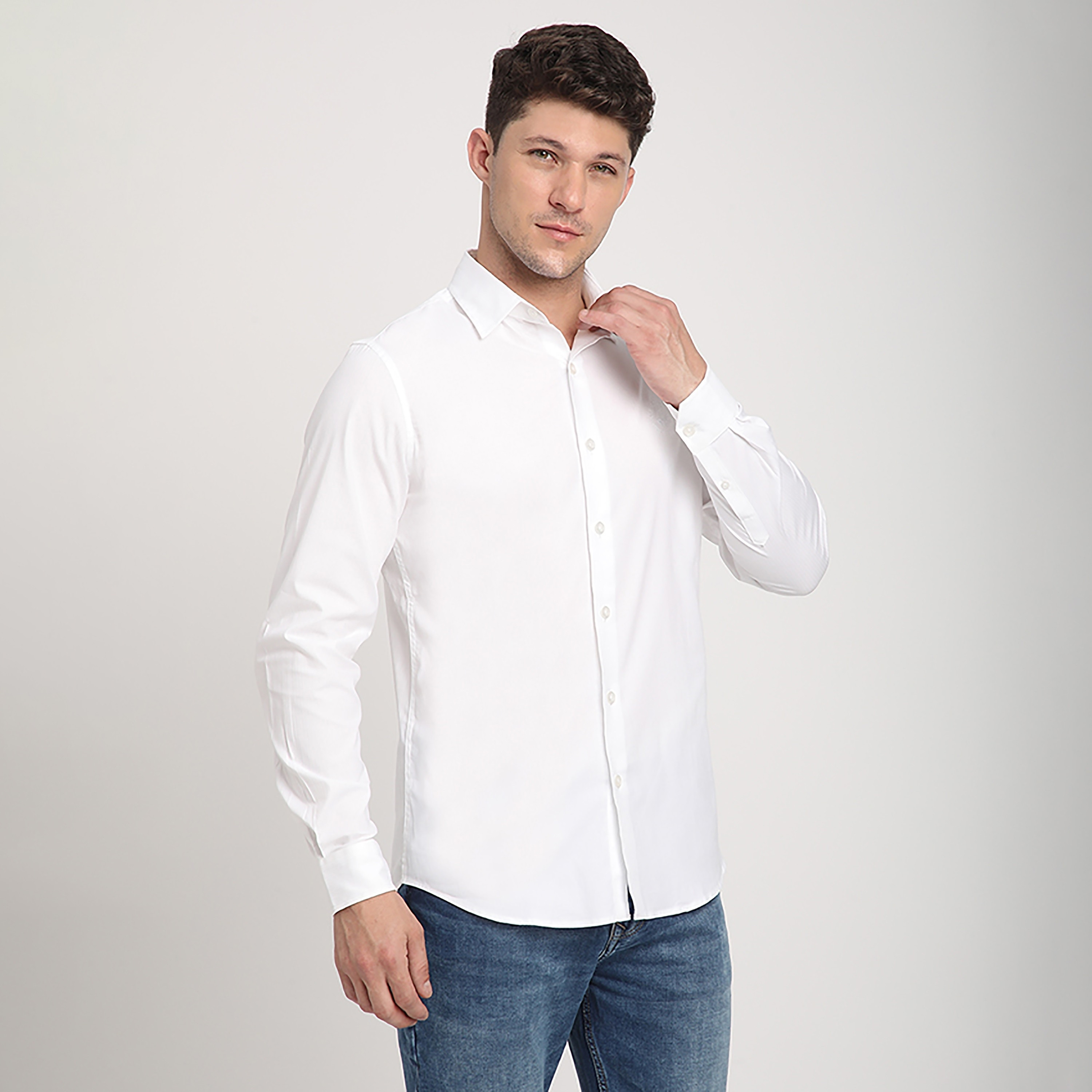 قميص رجالي بقصة عادية وياقة سادة وأكمام طويلة من بيفرلي هيلز بولو كلوب-men-clothing-shirts-image-3