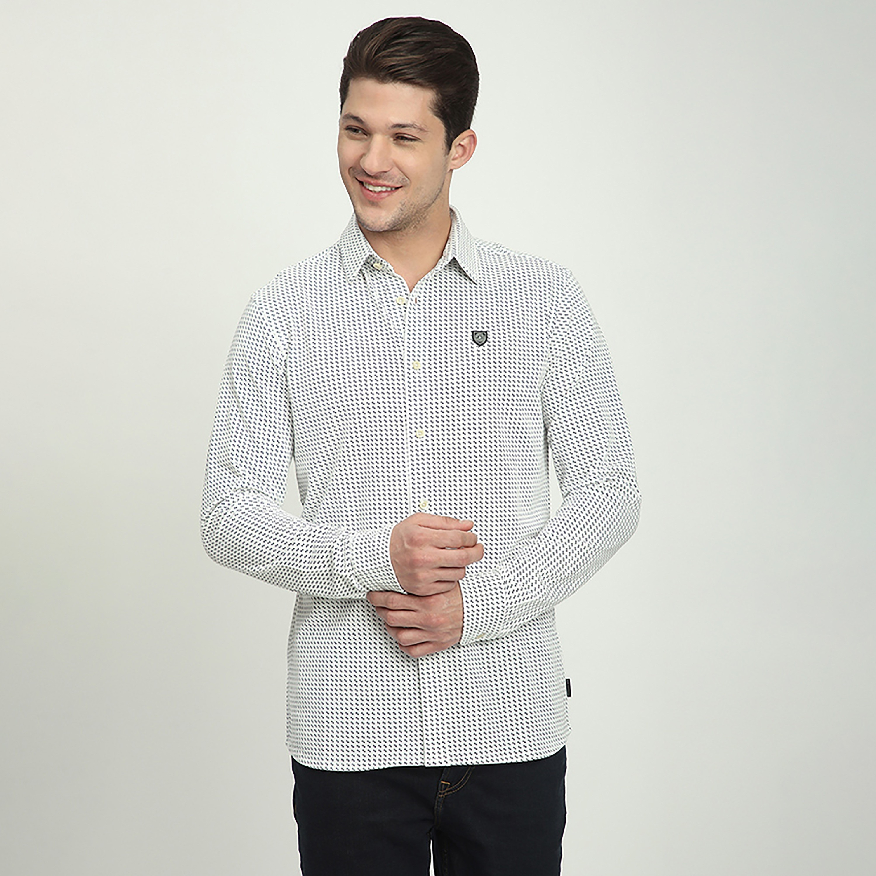 قميص رجالي بقصّة عادية وطبعة هندسية وأكمام طويلة وياقة من بيفرلي هيلز بولو كلوب-men-clothing-shirts-image-1