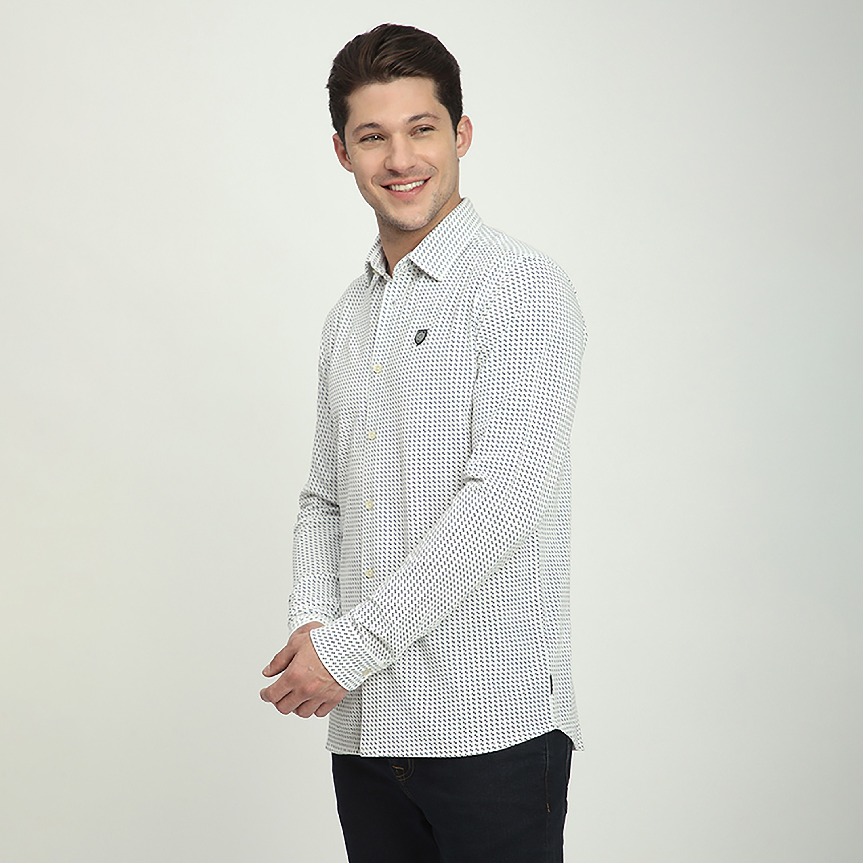 قميص رجالي بقصّة عادية وطبعة هندسية وأكمام طويلة وياقة من بيفرلي هيلز بولو كلوب-men-clothing-shirts-image-2