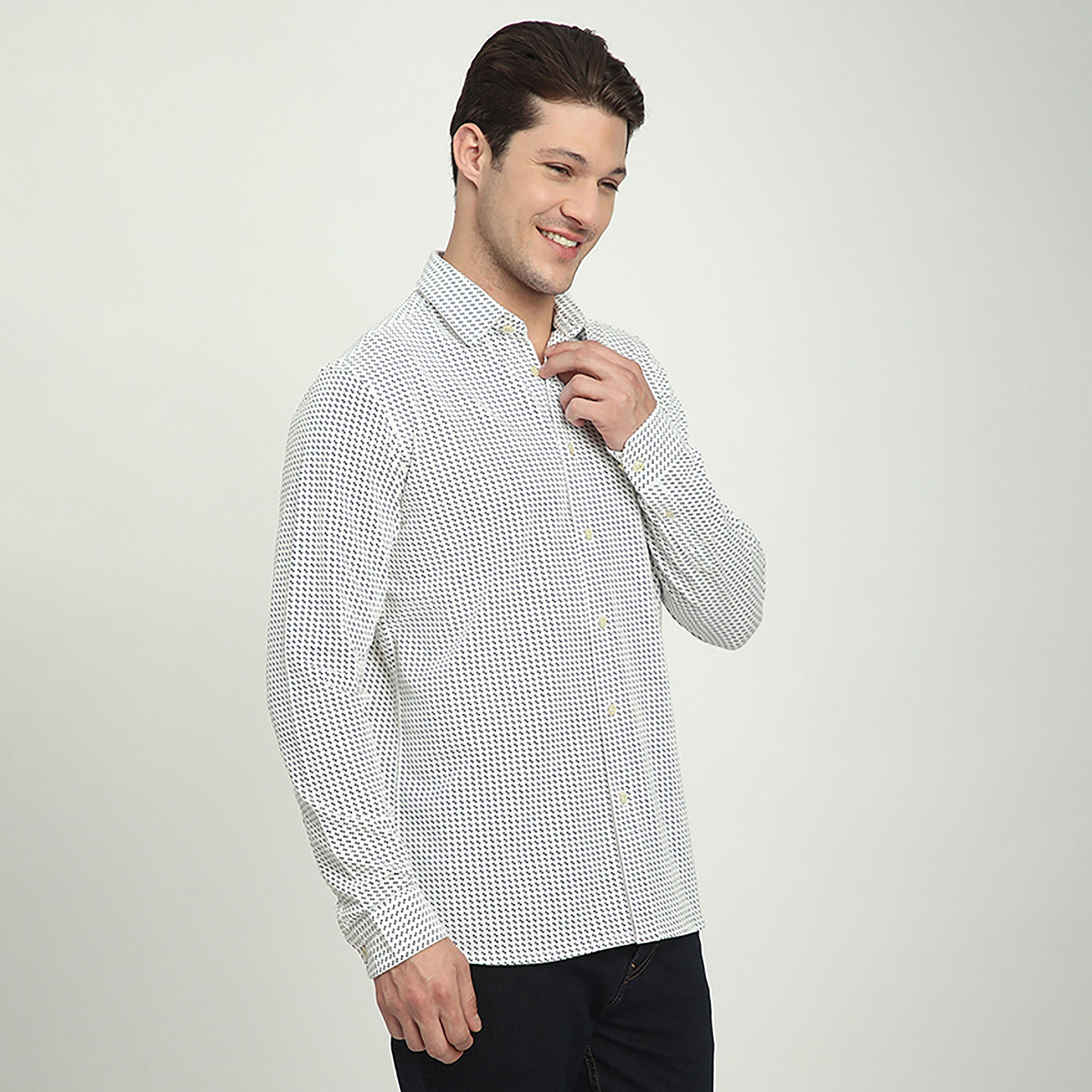 قميص رجالي بقصّة عادية وطبعة هندسية وأكمام طويلة وياقة من بيفرلي هيلز بولو كلوب-men-clothing-shirts-image-3
