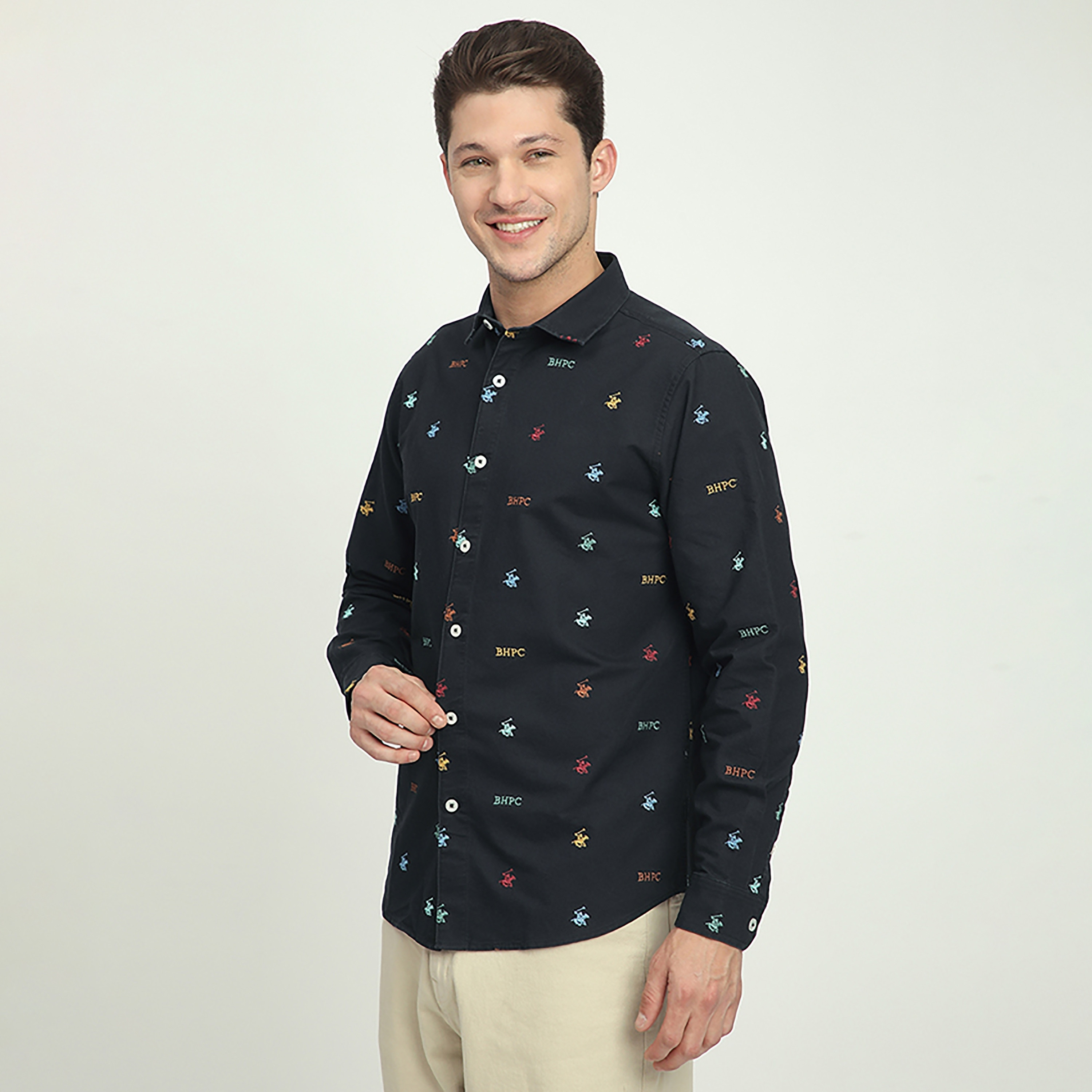 قميص رجالي بقصّة عادية وطبعة شعار وأكمام طويلة وياقة من بيفرلي هيلز بولو كلوب-men-clothing-shirts-image-2