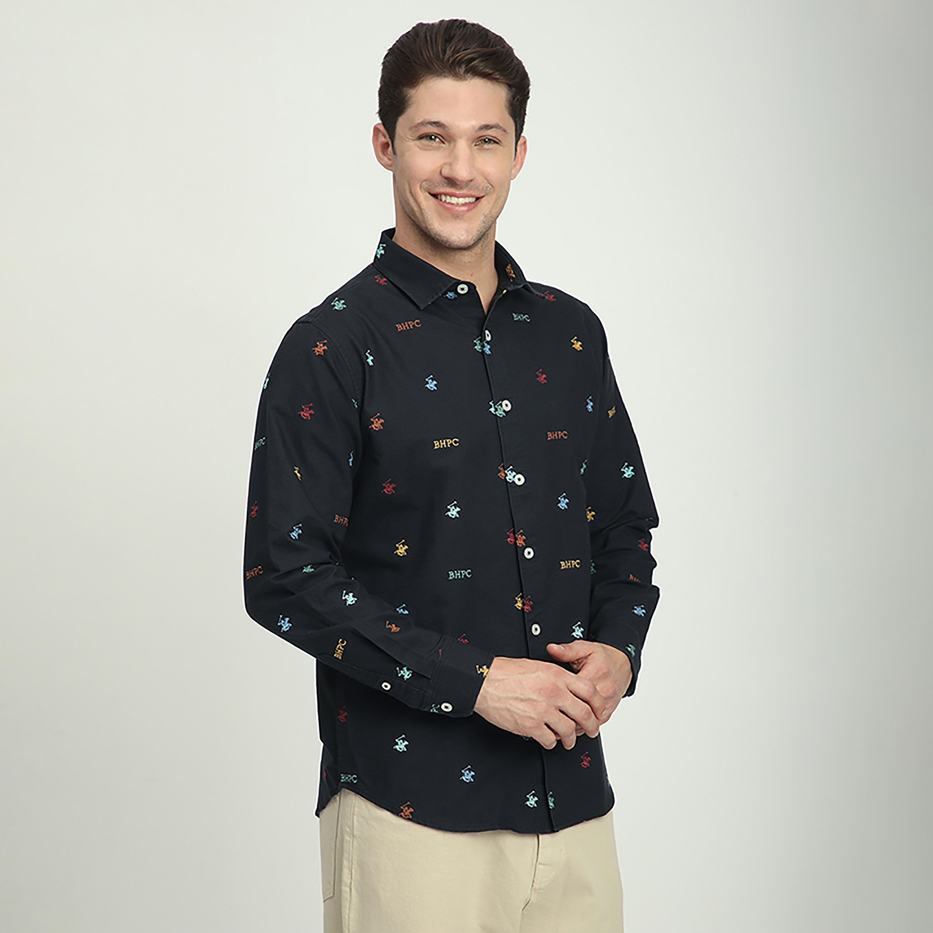 قميص رجالي بقصّة عادية وطبعة شعار وأكمام طويلة وياقة من بيفرلي هيلز بولو كلوب-men-clothing-shirts-image-3