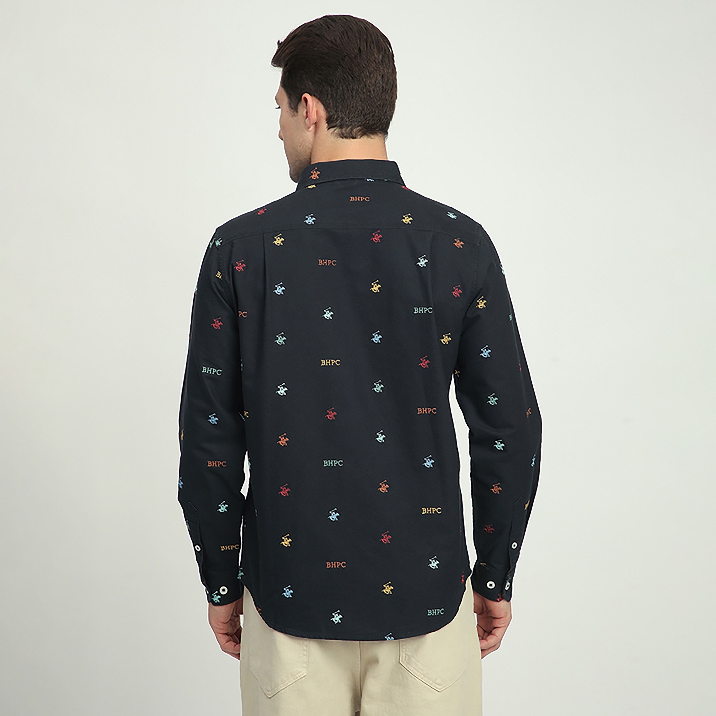 قميص رجالي بقصّة عادية وطبعة شعار وأكمام طويلة وياقة من بيفرلي هيلز بولو كلوب-men-clothing-shirts-image-4