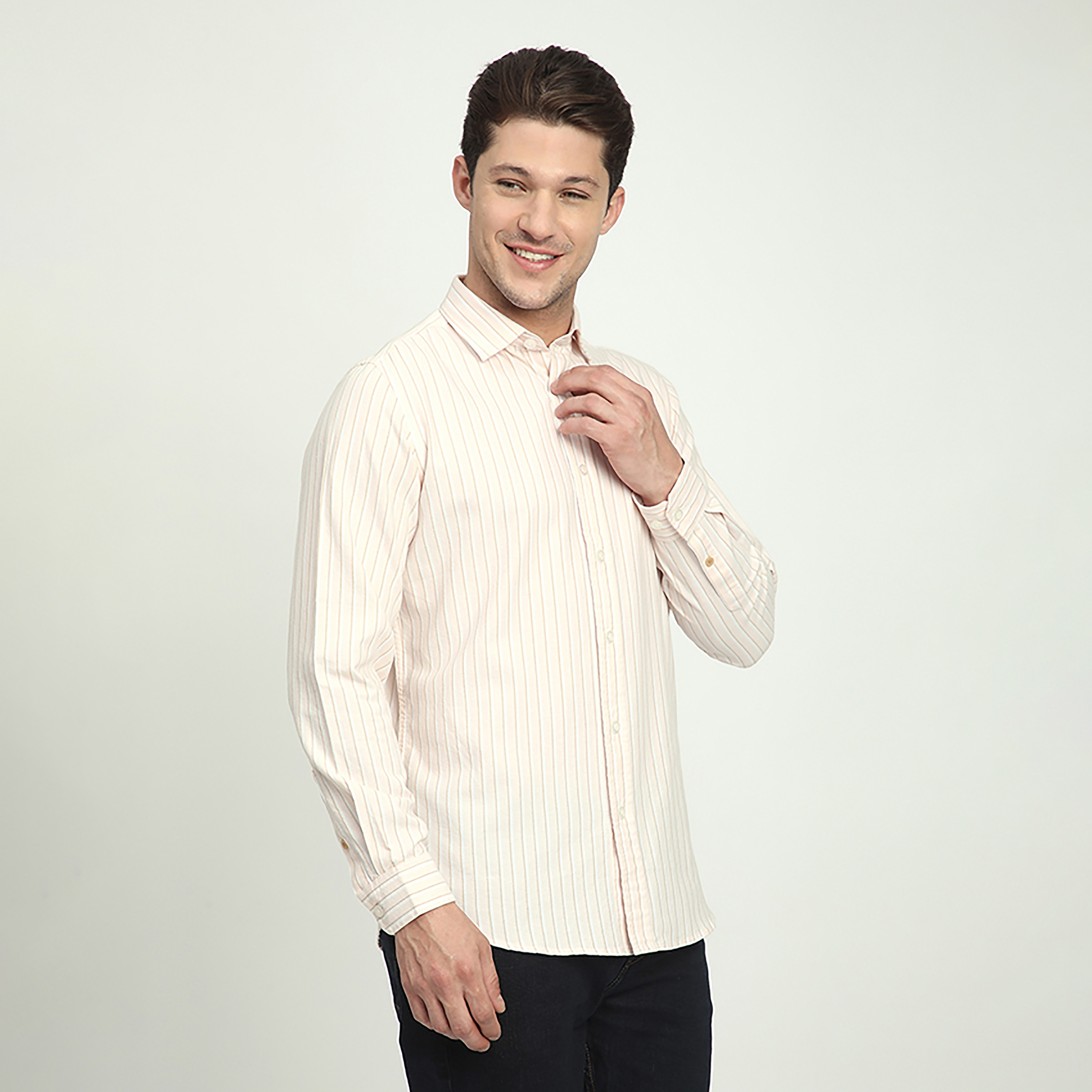 قميص رجالي مخطط بياقة وأكمام طويلة بقصّة عادية من بيفرلي هيلز بولو كلوب-men-clothing-shirts-image-3