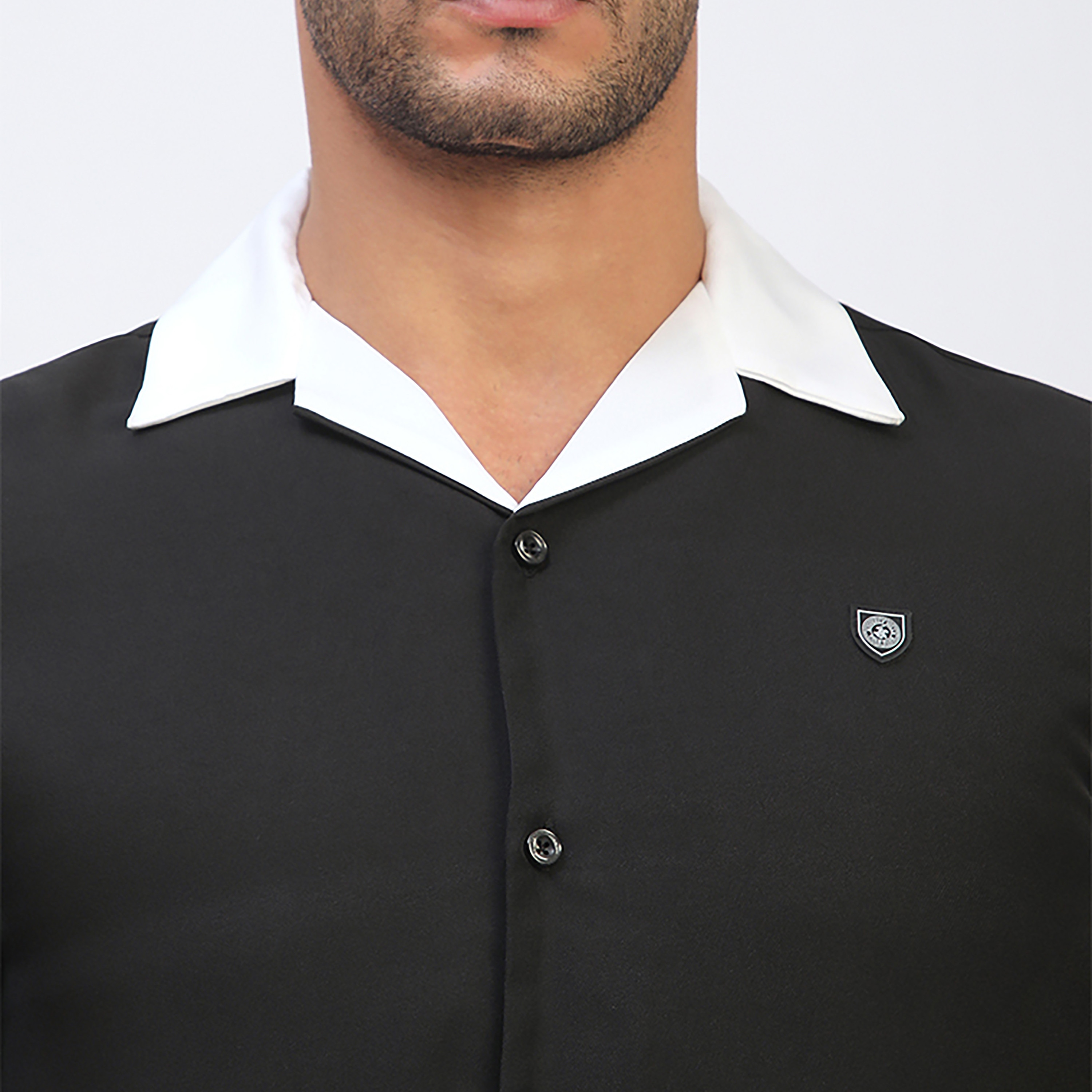 قميص بأكمام قصيرة وياقة كوبية وقصة مريحة سادة للرجال من بيفرلي هيلز بولو كلوب-men-clothing-shirts-image-2