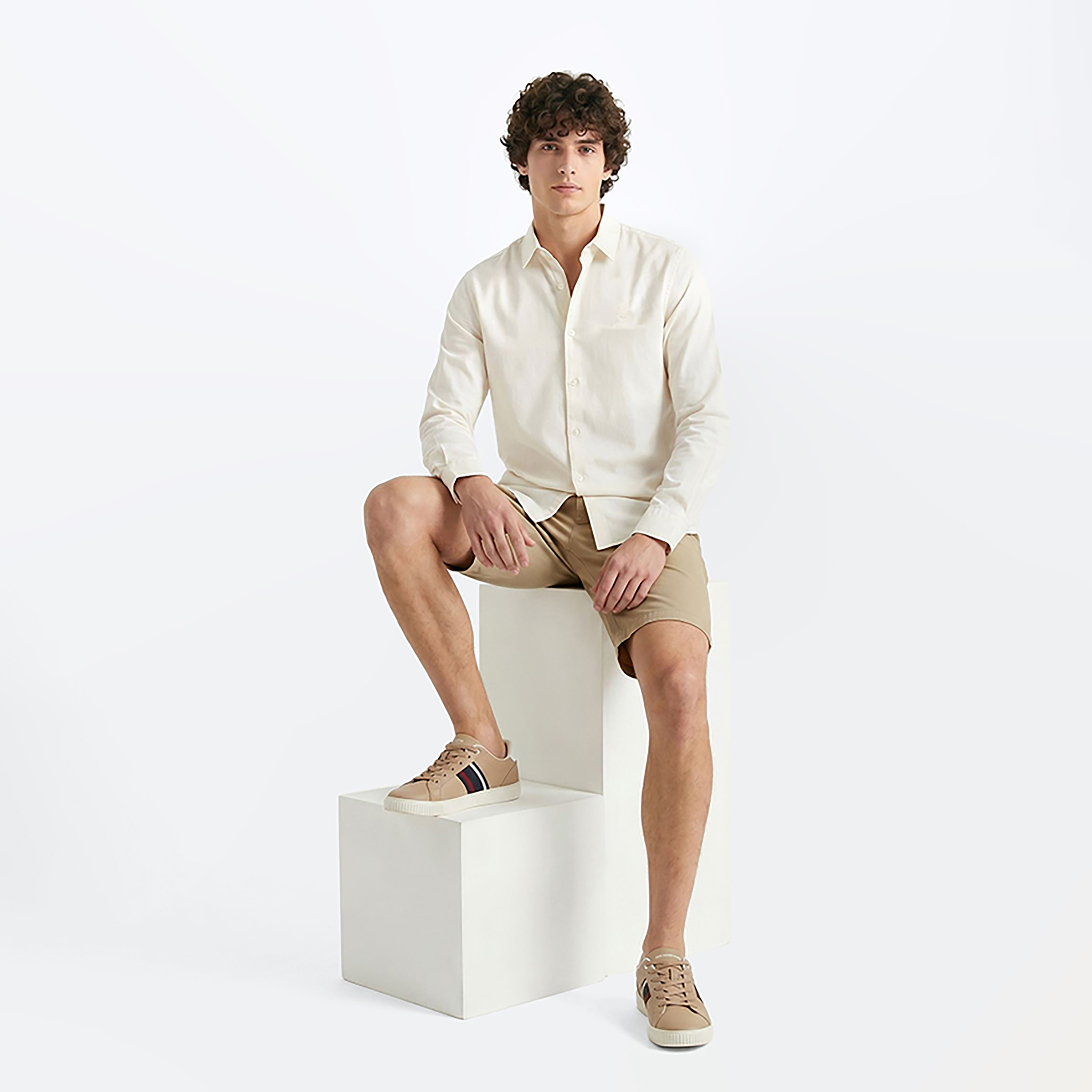 قميص للرجال بسيط بقصة منتظمة وياقة وأكمام طويلة من بيفرلي هيلز بولو كلوب-men-clothing-shirts-image-2