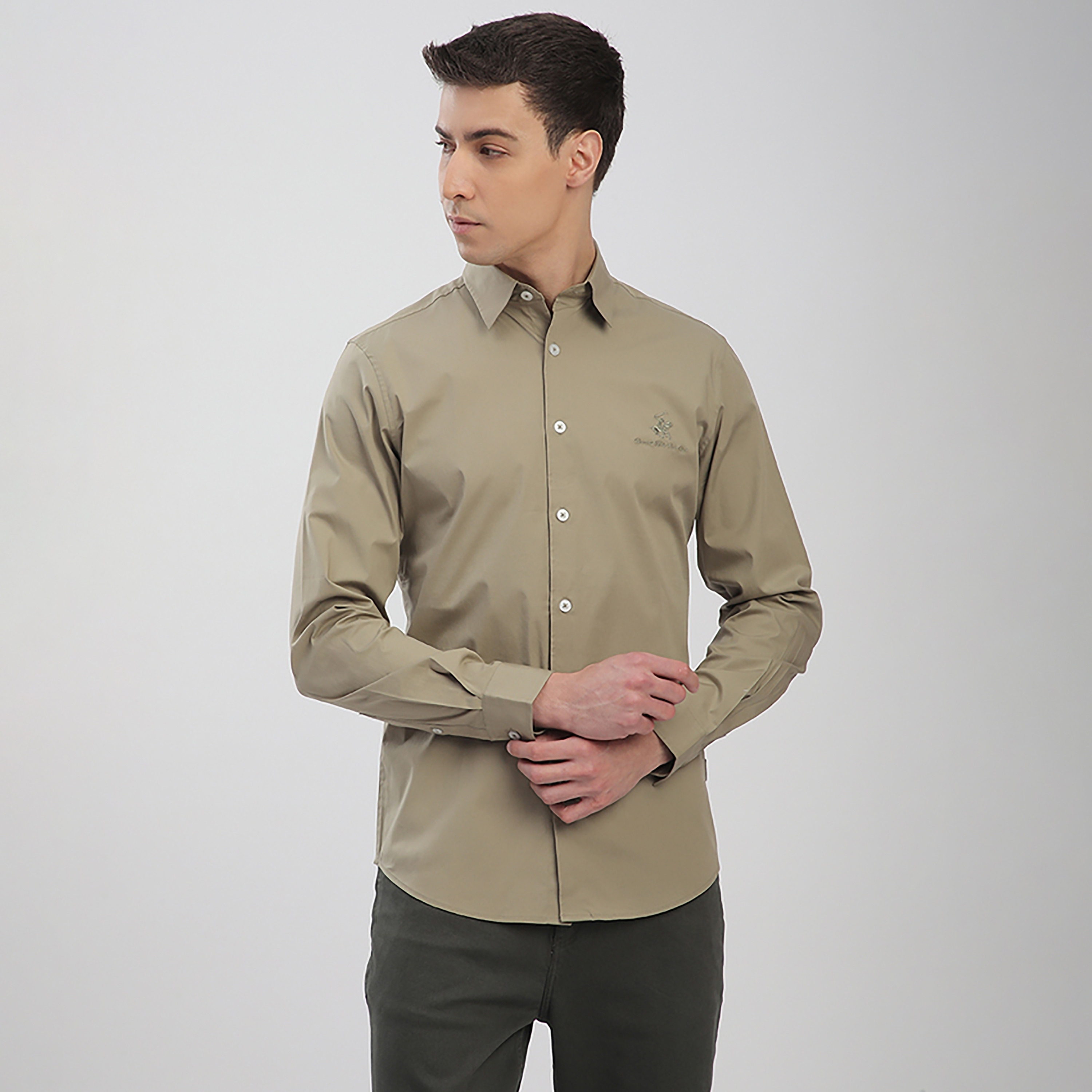 قميص رجالي بقصّة عادية وياقة منبسطة وأكمام طويلة من بيفرلي هيلز بولو كلوب-men-clothing-shirts-image-5