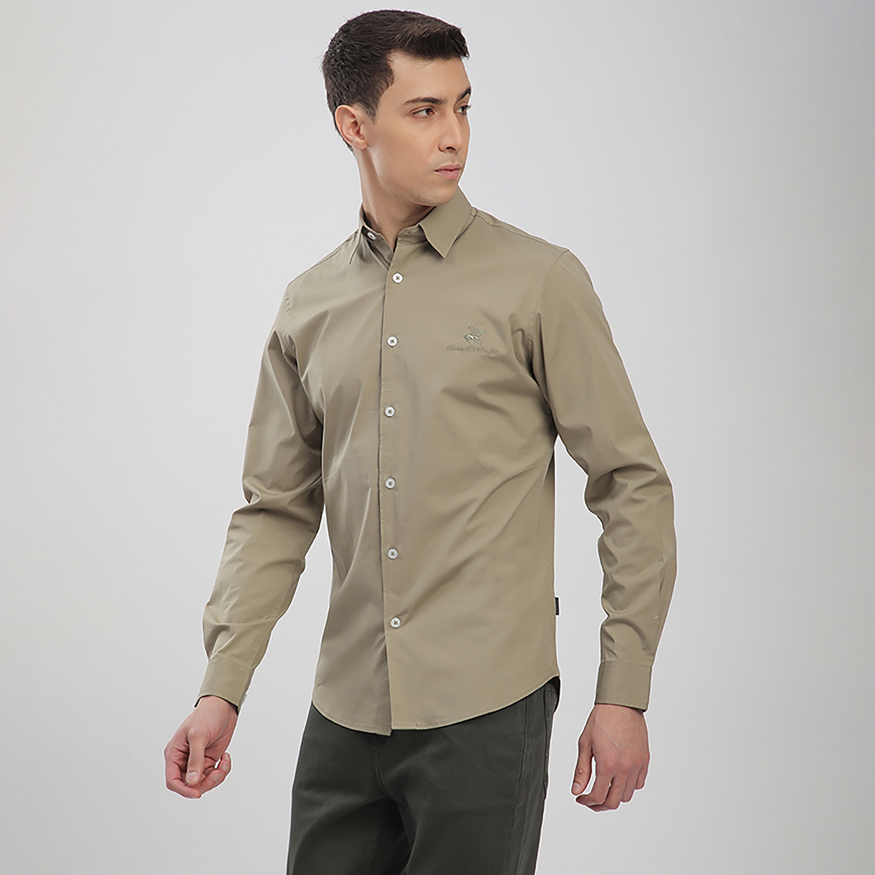 قميص رجالي بقصّة عادية وياقة منبسطة وأكمام طويلة من بيفرلي هيلز بولو كلوب-men-clothing-shirts-image-6