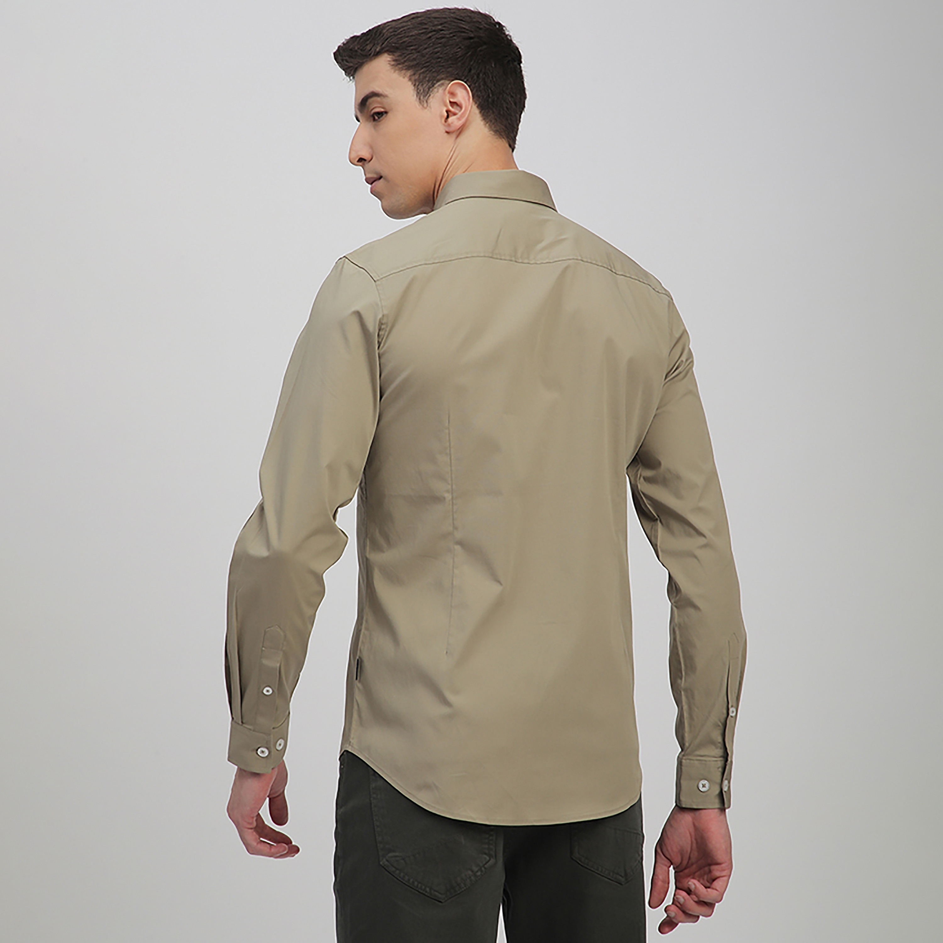 قميص رجالي بقصّة عادية وياقة منبسطة وأكمام طويلة من بيفرلي هيلز بولو كلوب-men-clothing-shirts-image-8